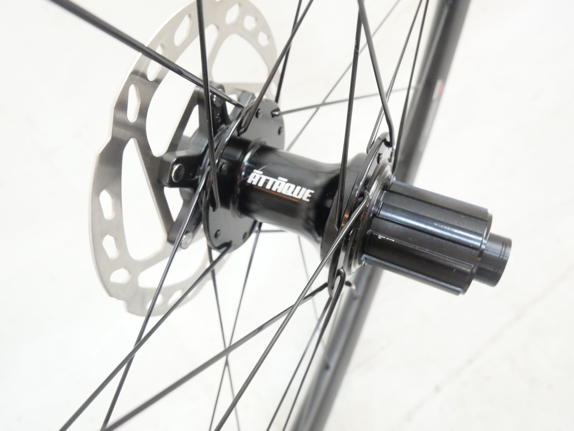 ATTAQUE 「アタッキ」 50 ATTA-C501 DISC SHIMANO 11s ホイールセット / バイチャリ浦和ベース