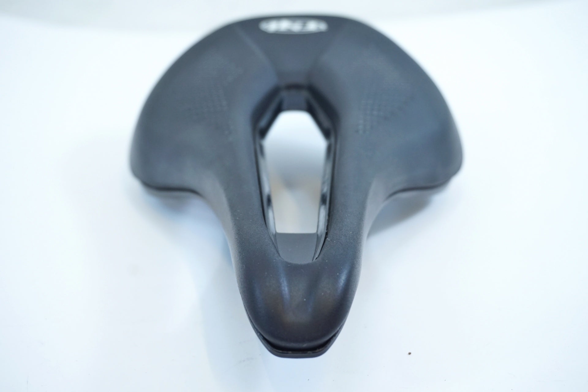 TNI 「ティーエヌアイ」 COMFORT FLY サドル / 有明ガーデン店