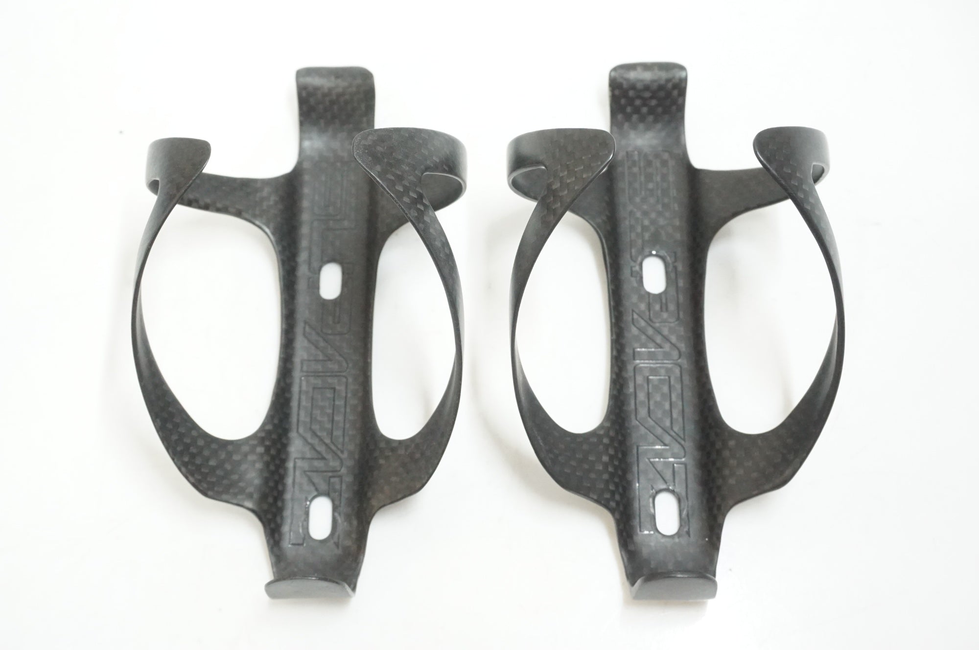 SUPACAZ 「スパカズ」 FLY CAGE CARBON ボトルケージセット / 大宮店