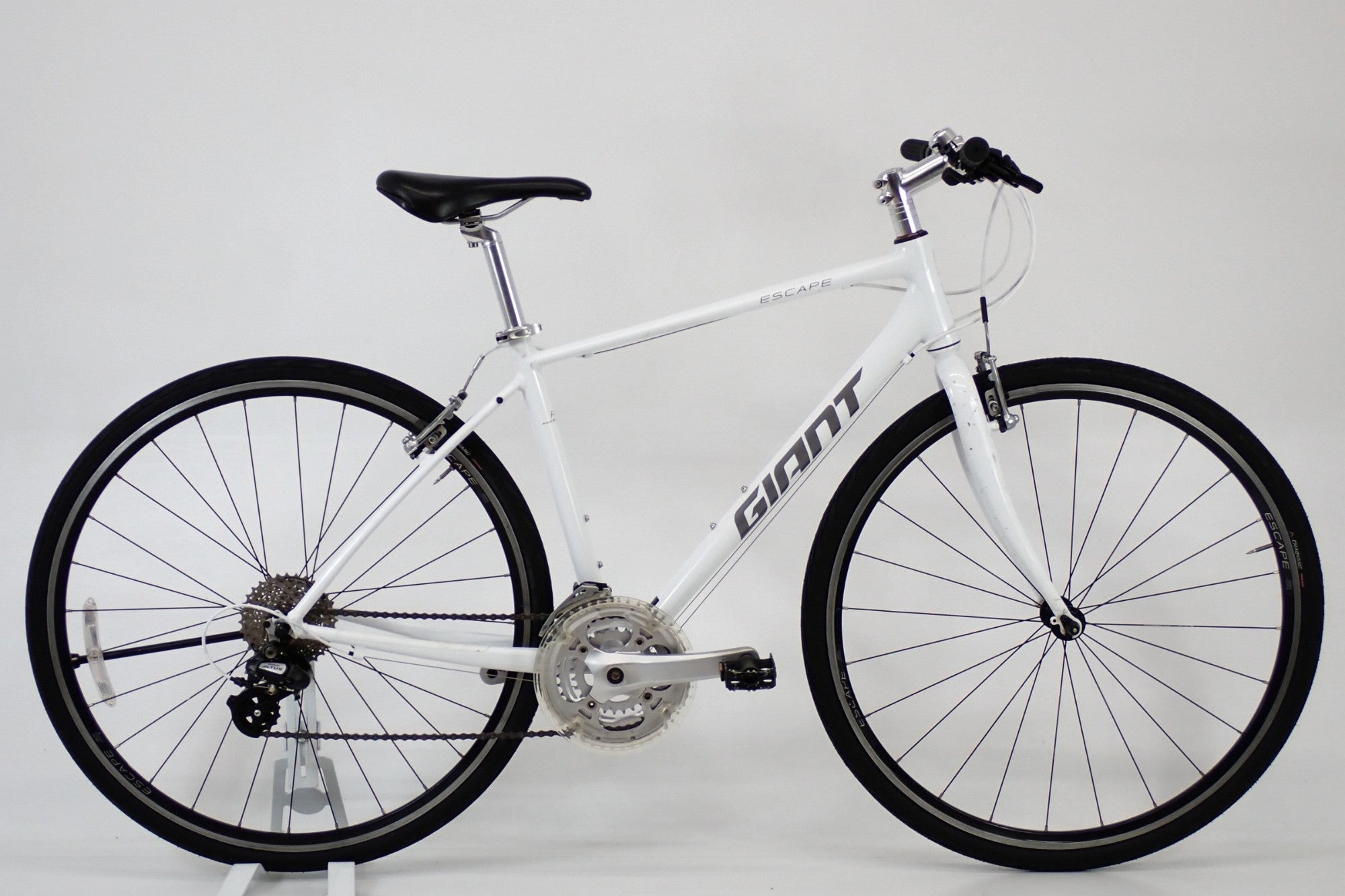 GIANT 「ジャイアント」 ESCAPE R3 2022年モデル クロスバイク / 伊勢崎店