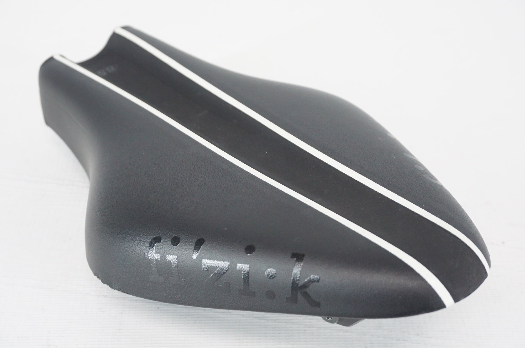 FIZIK 「フィジーク」 TRITONE サドル / 阪急塚口店