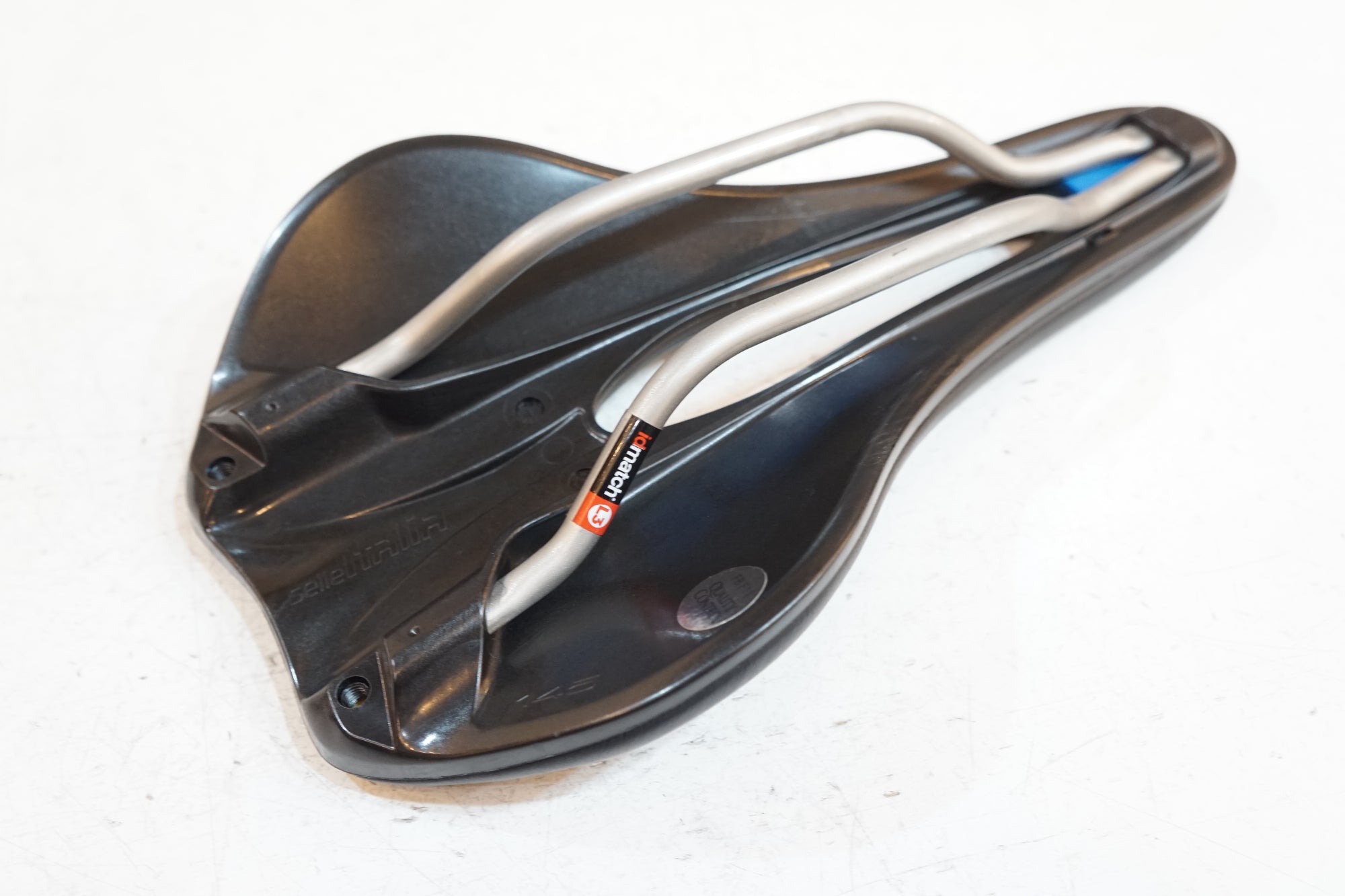 SELLE ITALIA 「セラ イタリア」 NOVUS B00ST EVO サドル / バイチャリ浦和ベース