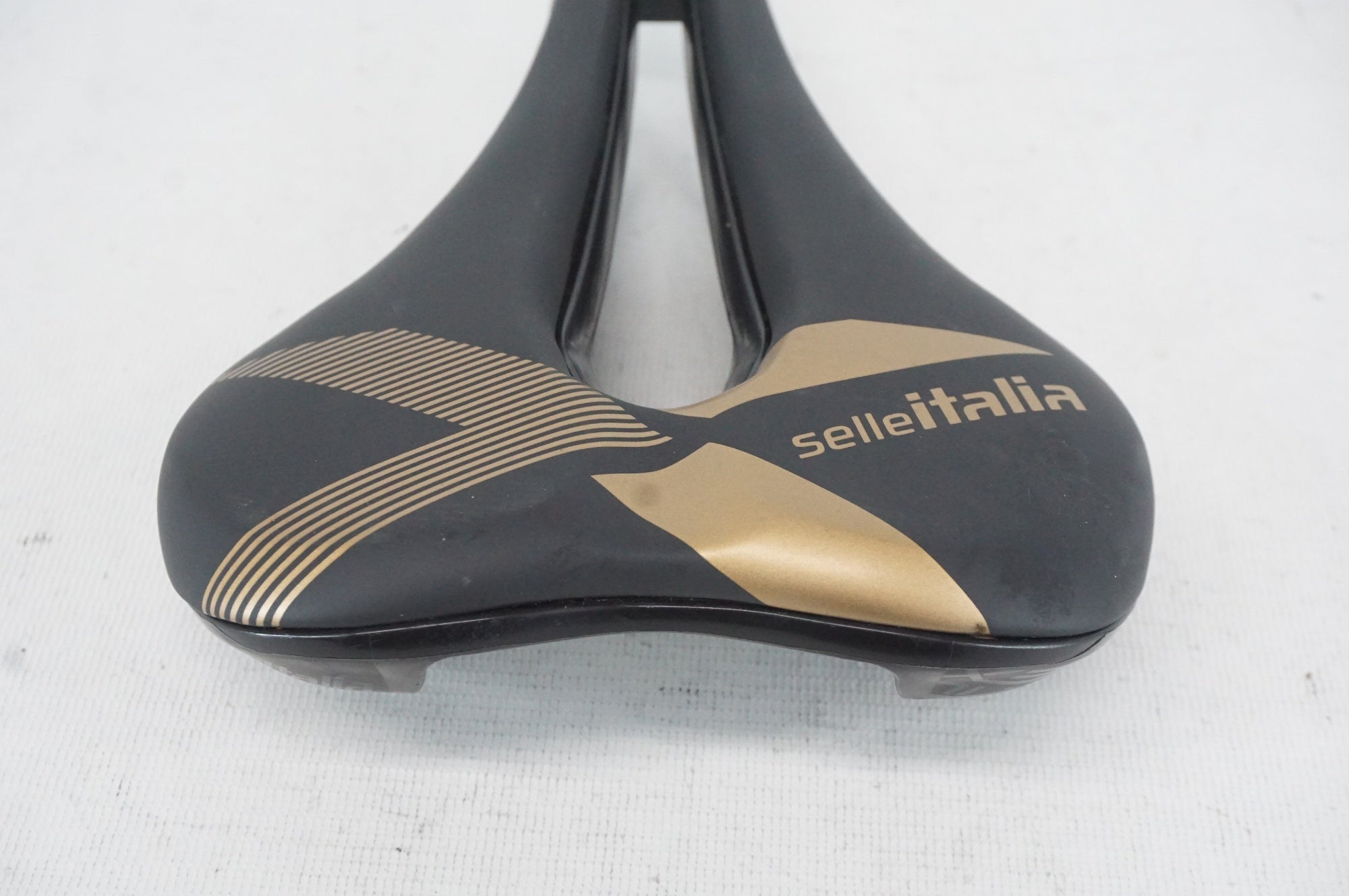 SELLE ITALIA 「セライタリア」 X-BOW SUPERFLOW サドル / 阪急塚口店