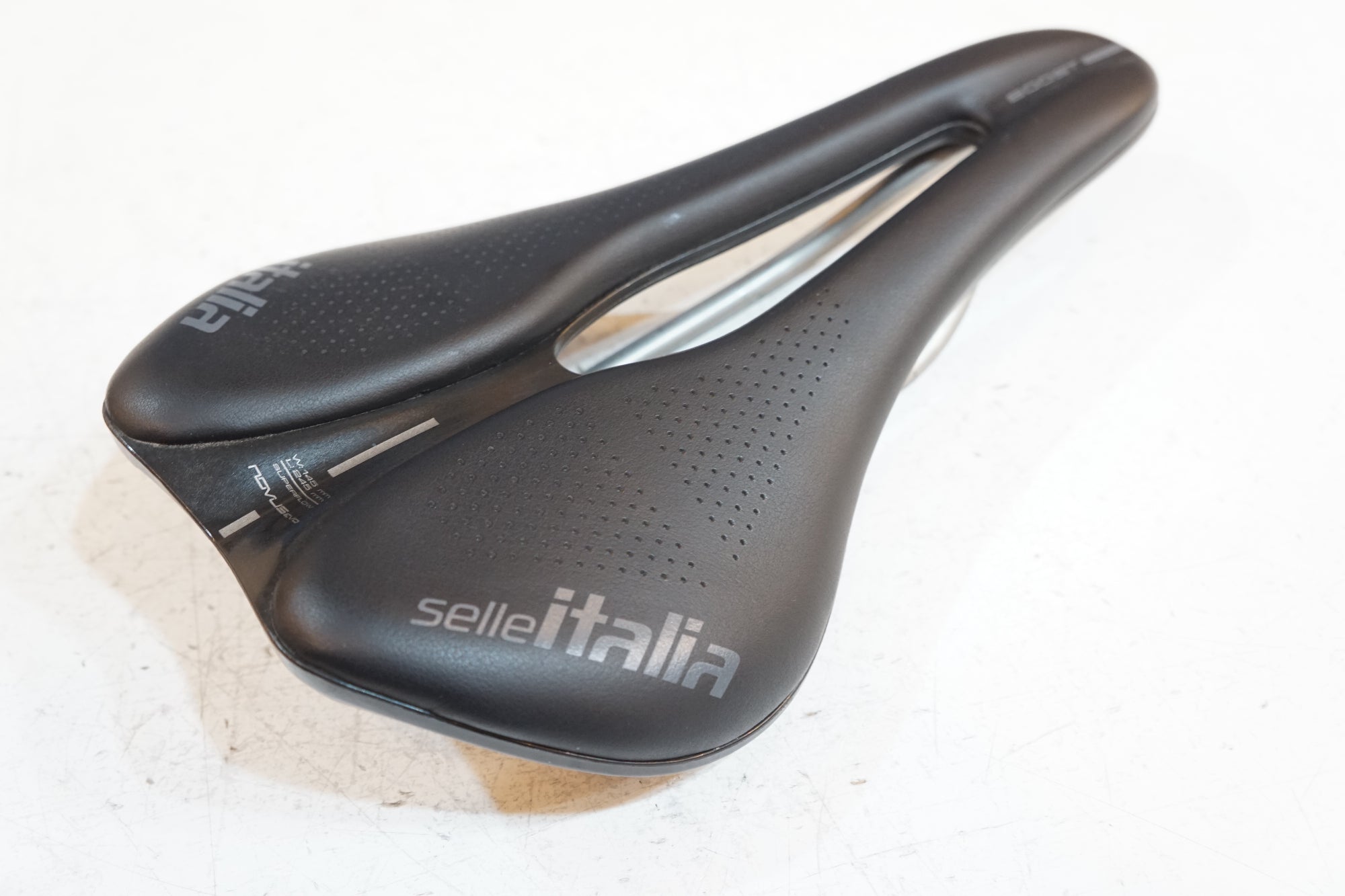 SELLE ITALIA 「セラ イタリア」 NOVUS B00ST EVO サドル / バイチャリ浦和ベース