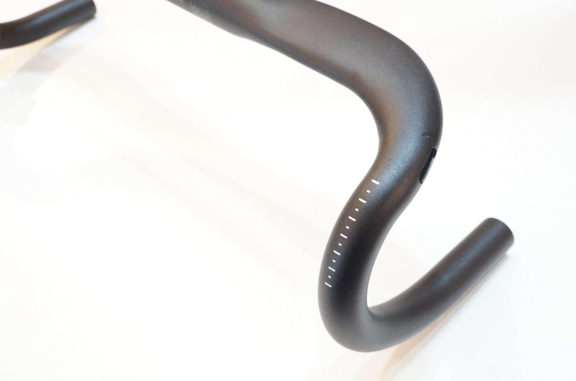 BONTRAGER 「ボントレガー」 ELITE AERO VR-CF φ31.8 440mm ハンドル / バイチャリ浦和ベース