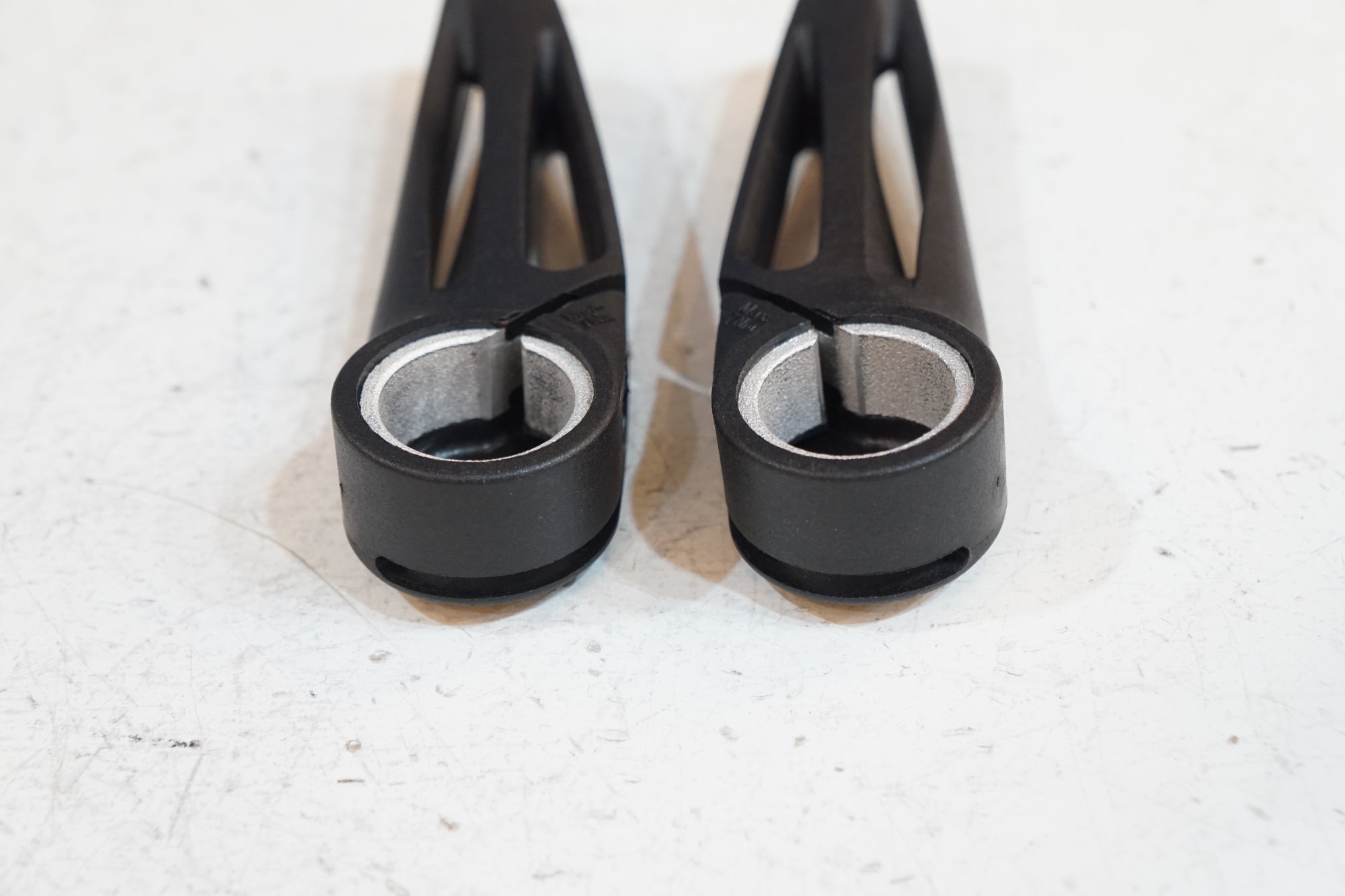 GIANT 「ジャイアント」 CONTACT AERO グリップセット / バイチャリ浦和ベース