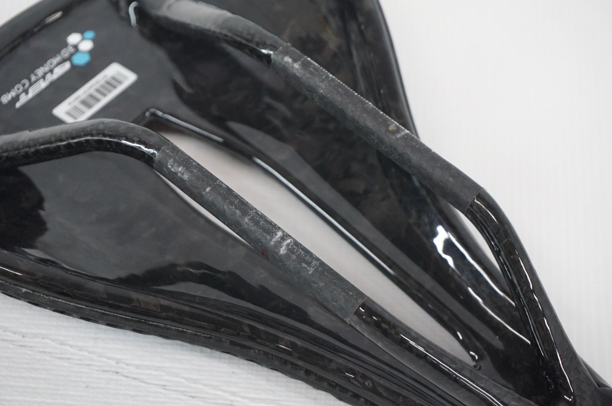 RYET 「リエット」 3D HONEY COMB サドル / 阪急塚口店