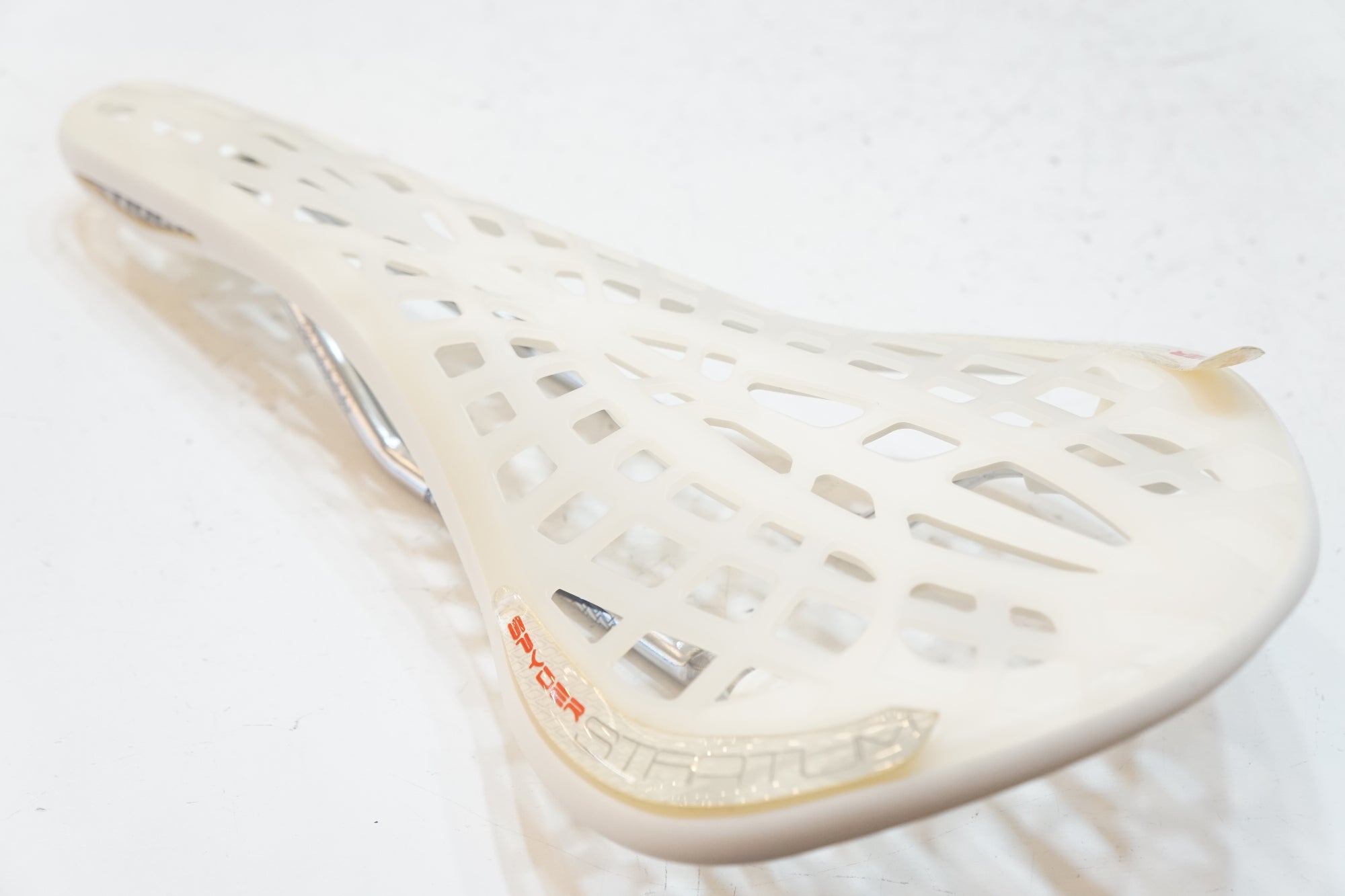 TIOGA 「タイオガ」 SPYDER STRATUM サドル / バイチャリ浦和ベース