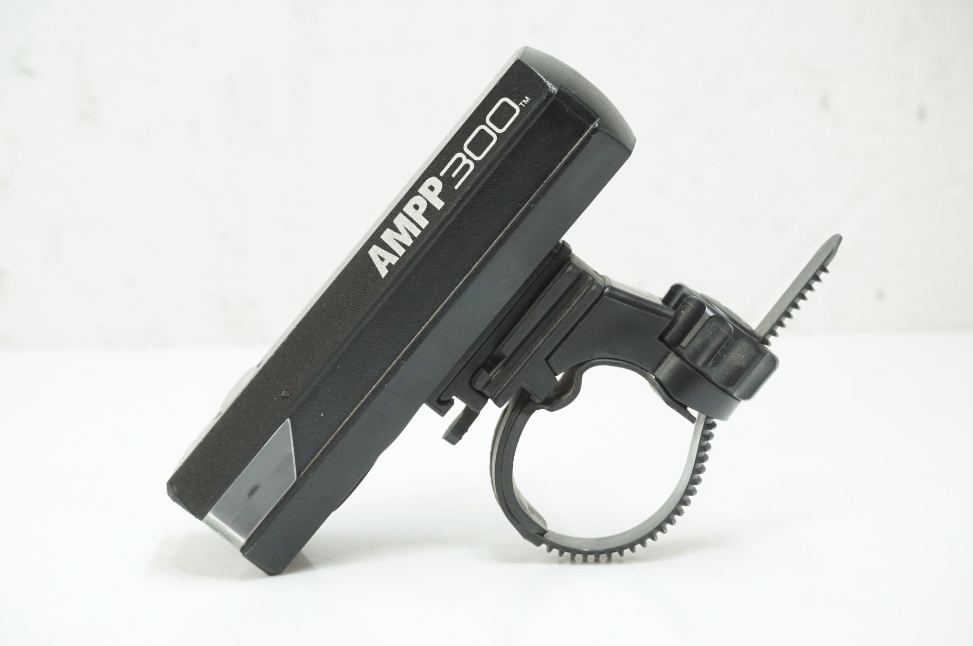 CATEYE 「キャットアイ」 AMPP300 フロントライト / 大宮店