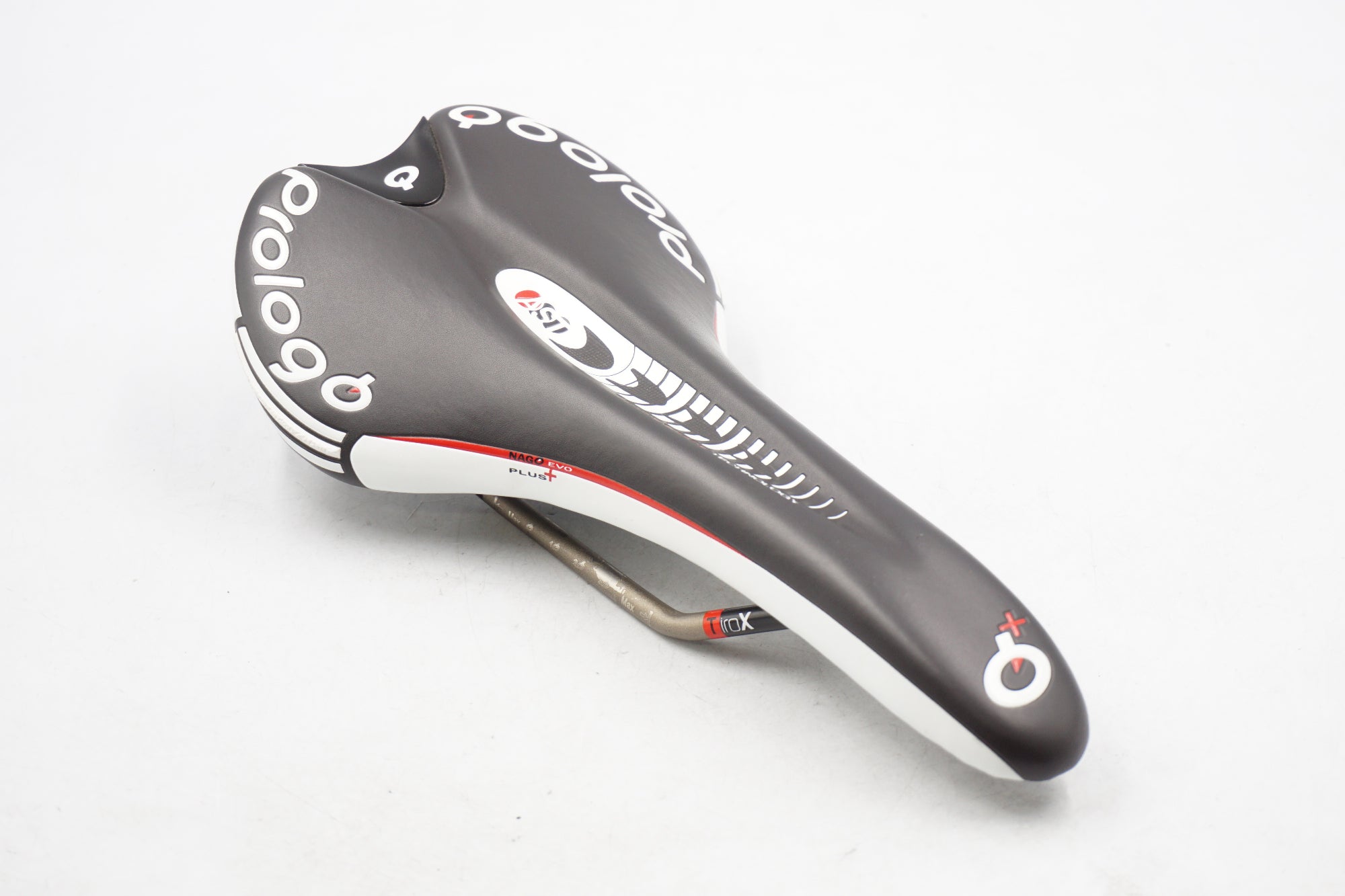 PROLOGO 「プロロゴ」 NAGO EVO PLUS サドル / 奈良店
