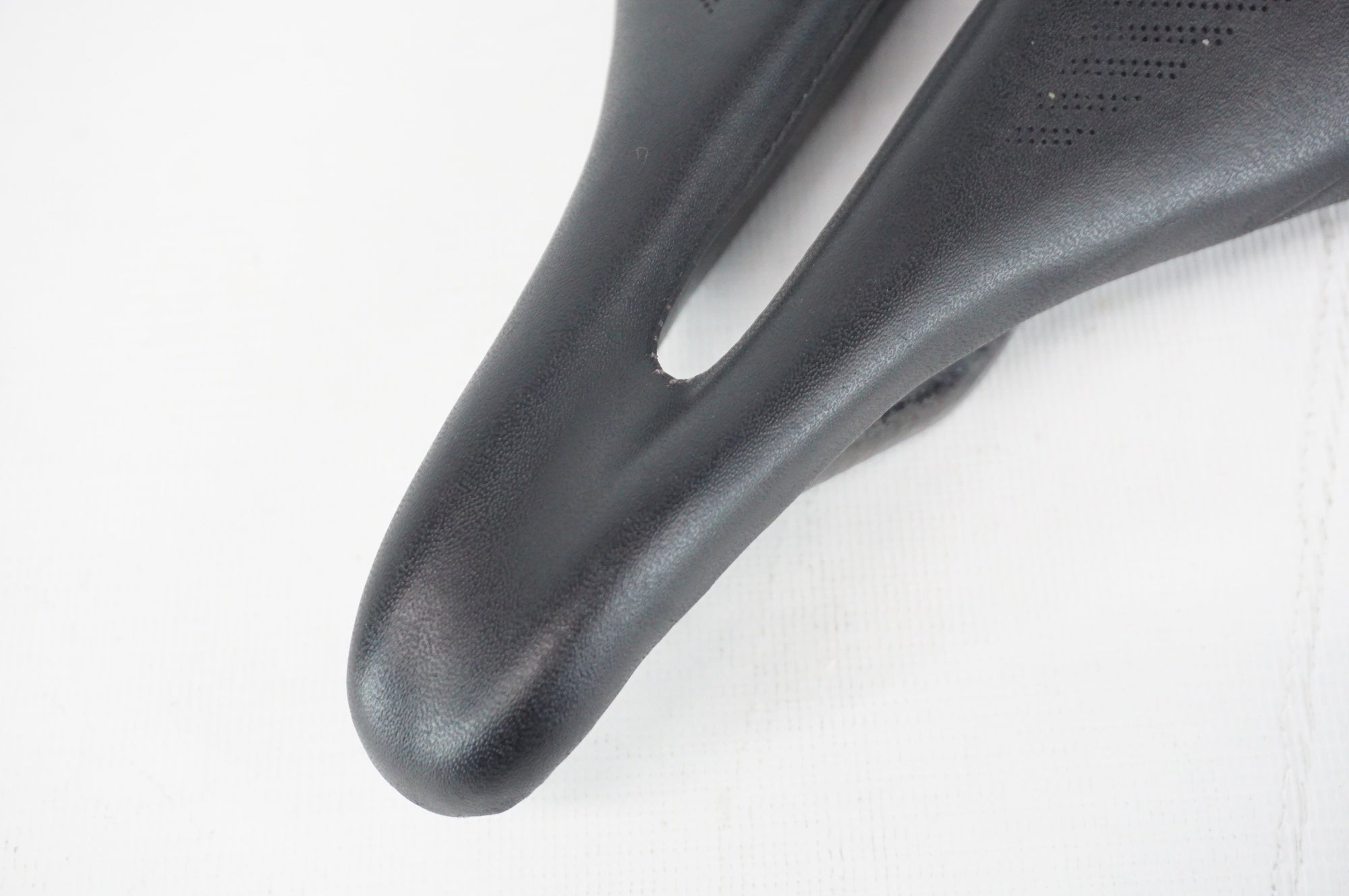 GORIX 「ゴリックス」 GO.643DOUBLE カーボン サドル / 阪急塚口店