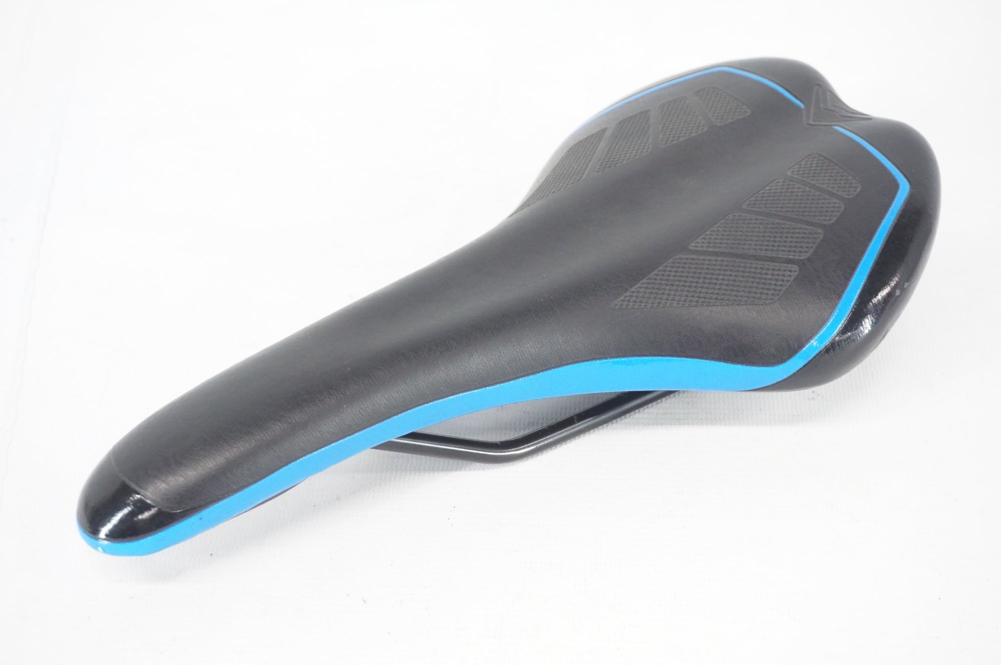 DDK 「ディーディーケー」 MERIDA サドル / 阪急塚口店