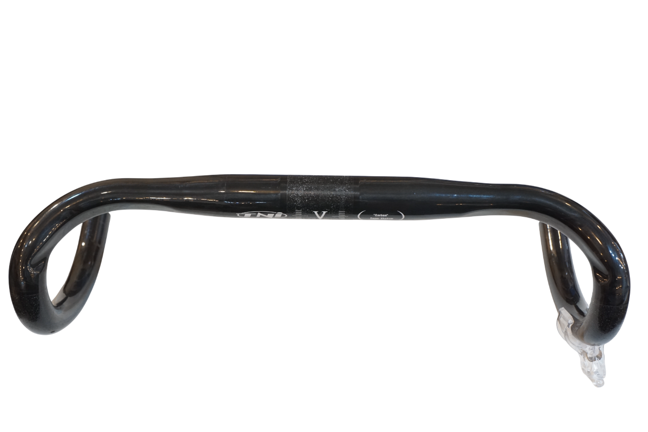 TNI 「ティーエヌアイ」 CARBON SUPER SHALLOW 400mm φ31.8 ハンドル / バイチャリ浦和ベース