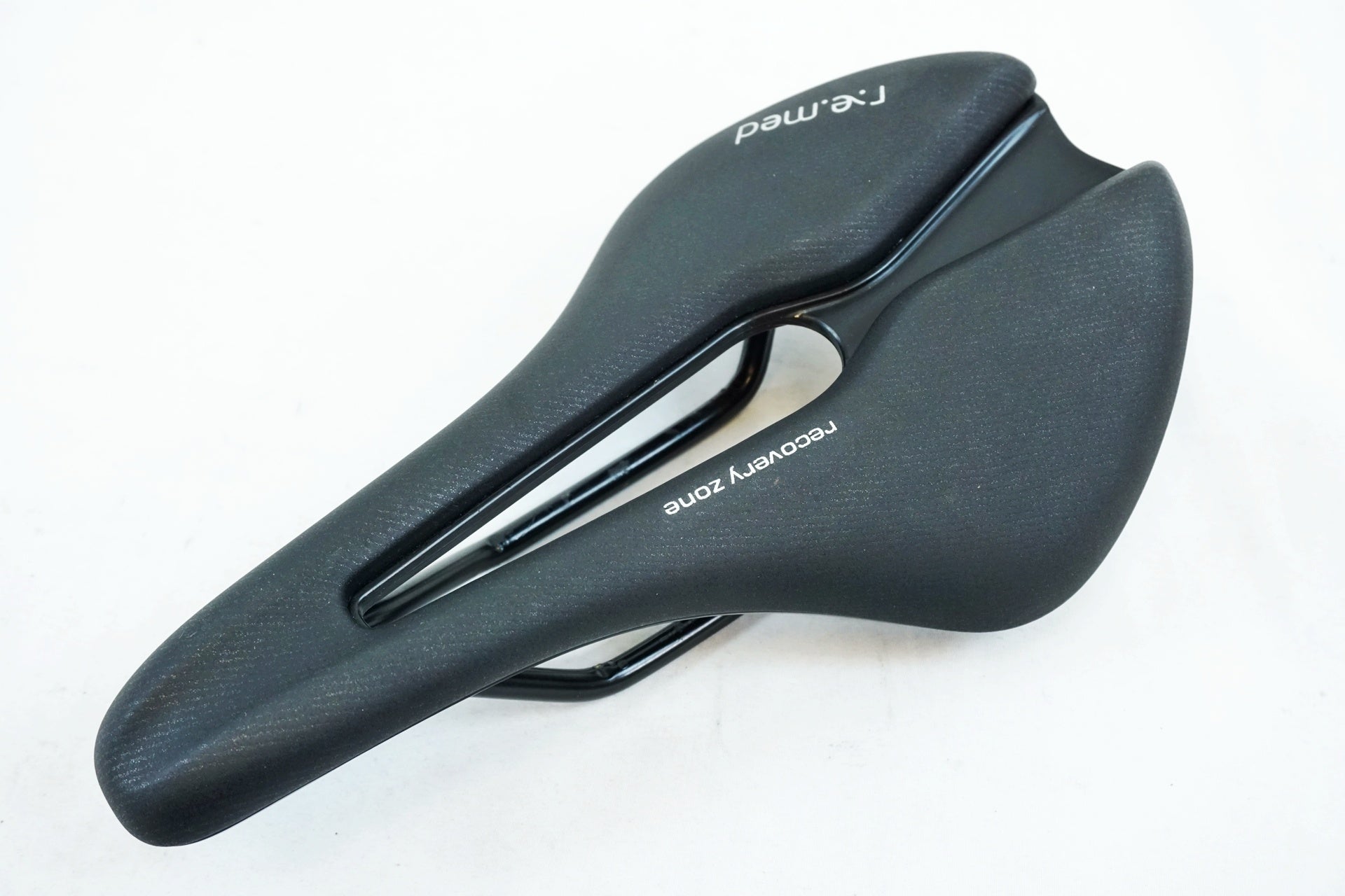 SELLE ROYAL 「セライタリア」 R.e.med 3 サドル / 有明ガーデン店
