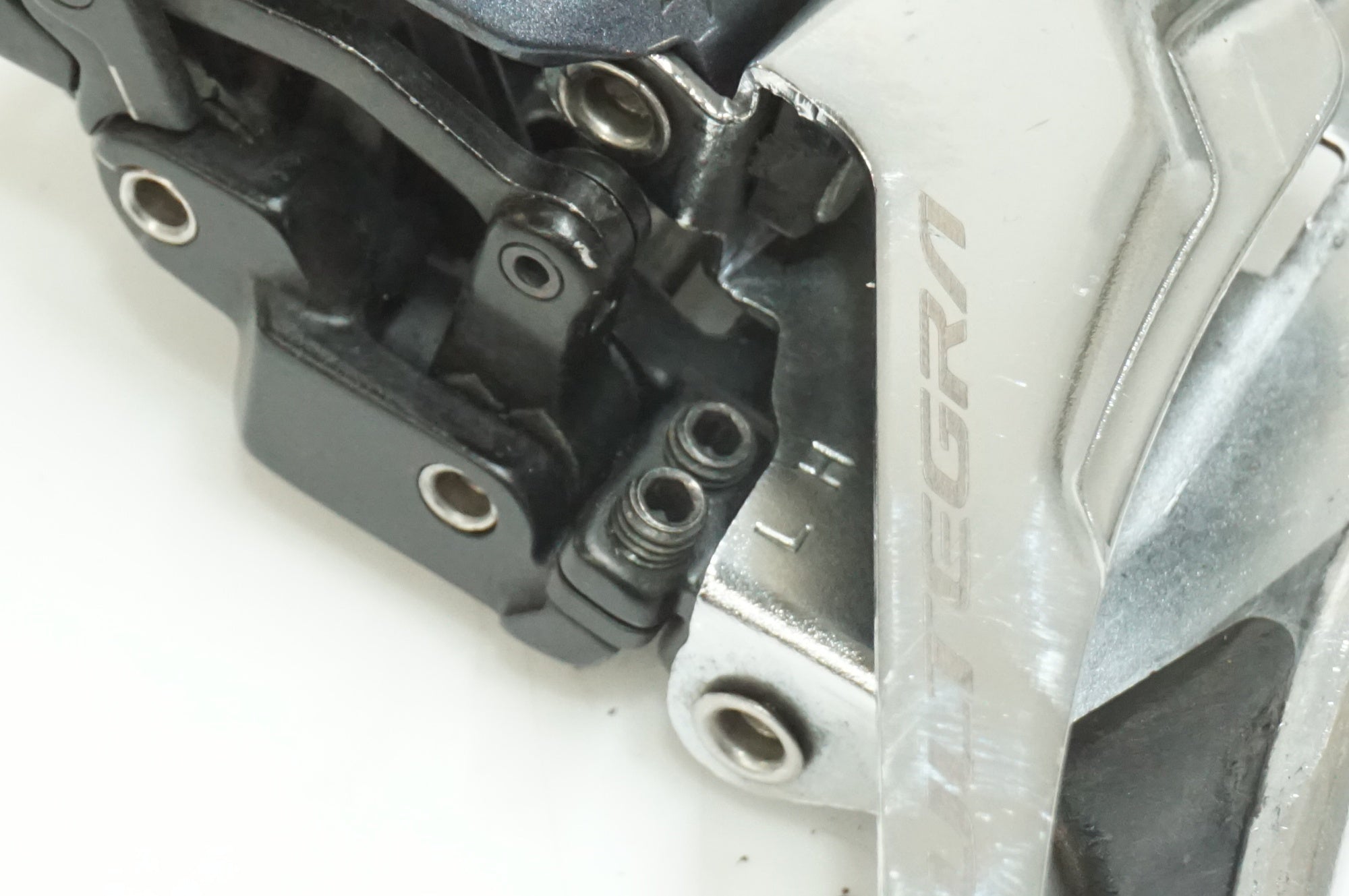 SHIMANO 「シマノ」 ULTEGRA FD-R8000 直付け 89g フロントディレイラー / 大宮店