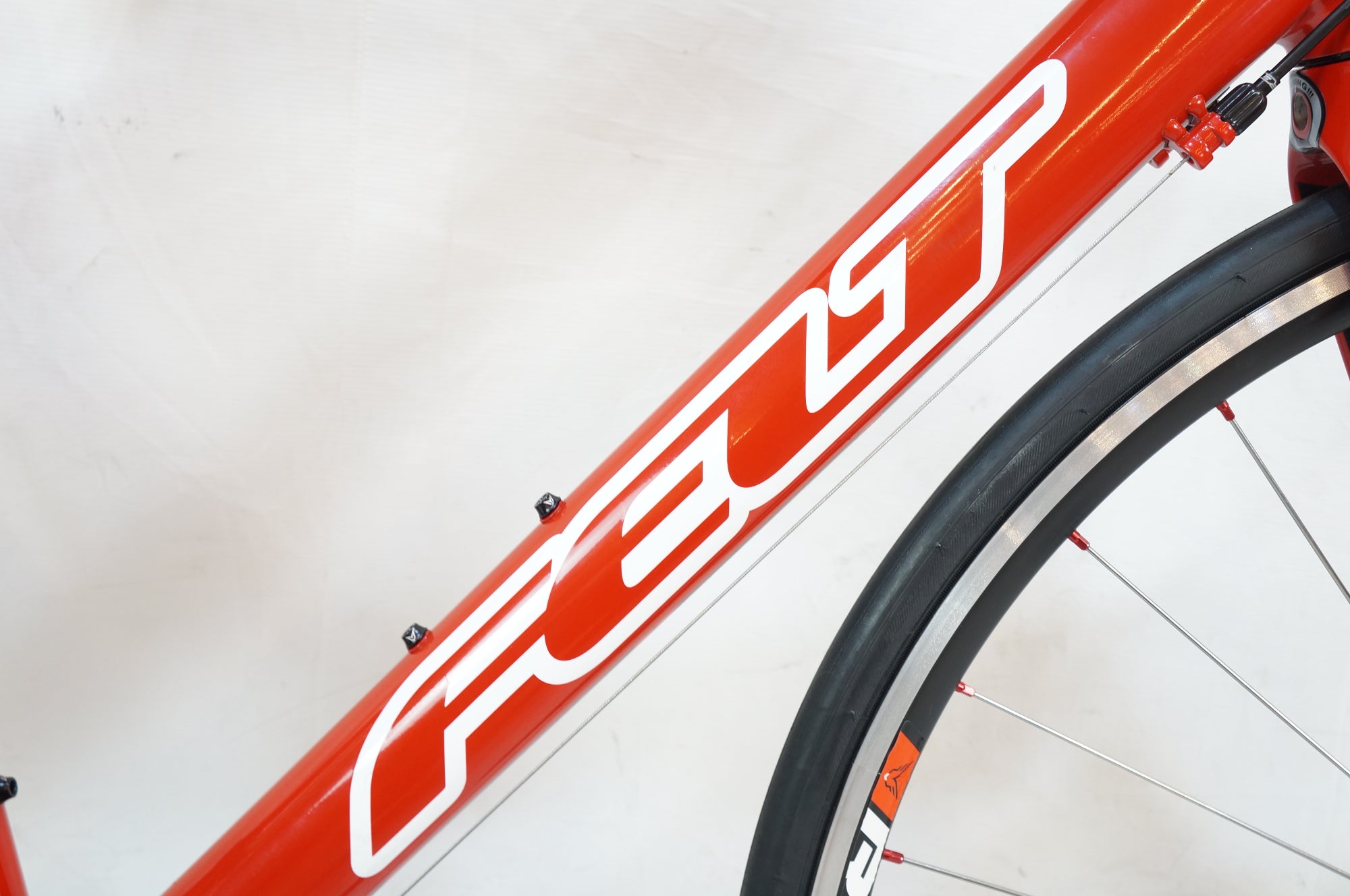 FELT 「フェルト」 F95 2015年モデル ロードバイク / バイチャリ浦和ベース