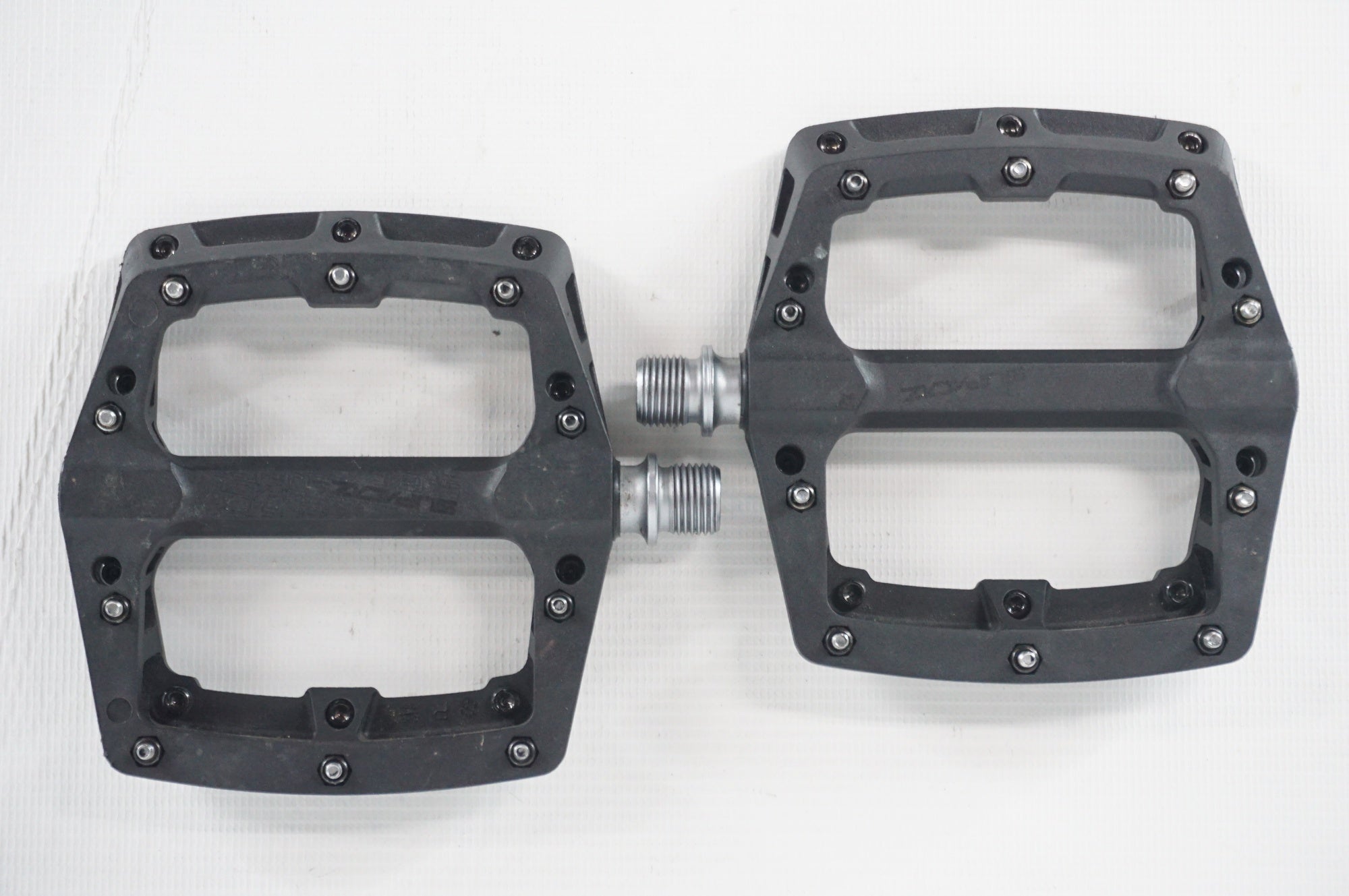 フラットペダル - ペダル - パーツ ｜ バイチャリ公式オンライン