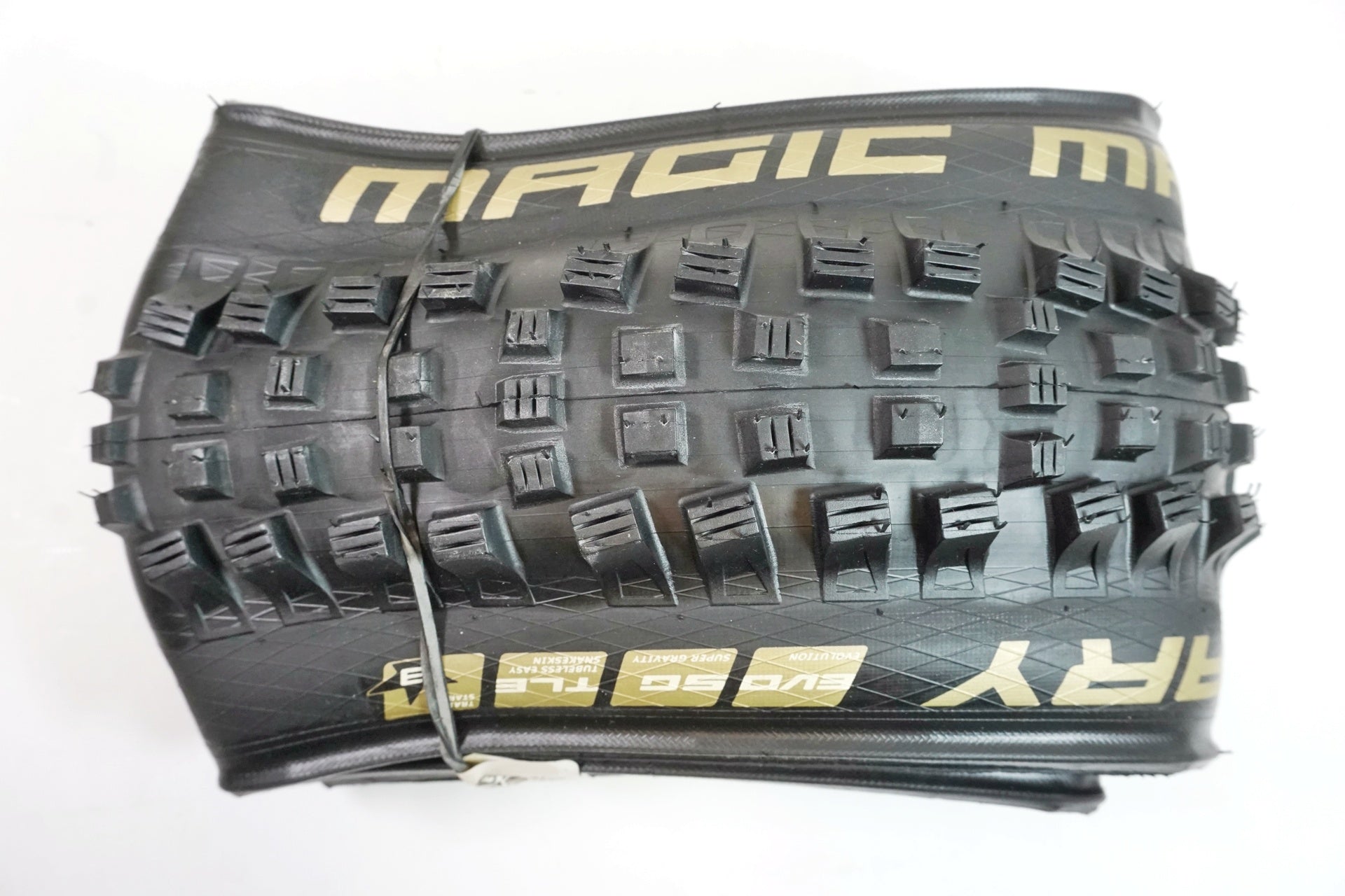 SCHWALBE 「シュワルベ」 MAGIC MARY ブロックタイヤ / 有明ガーデン店