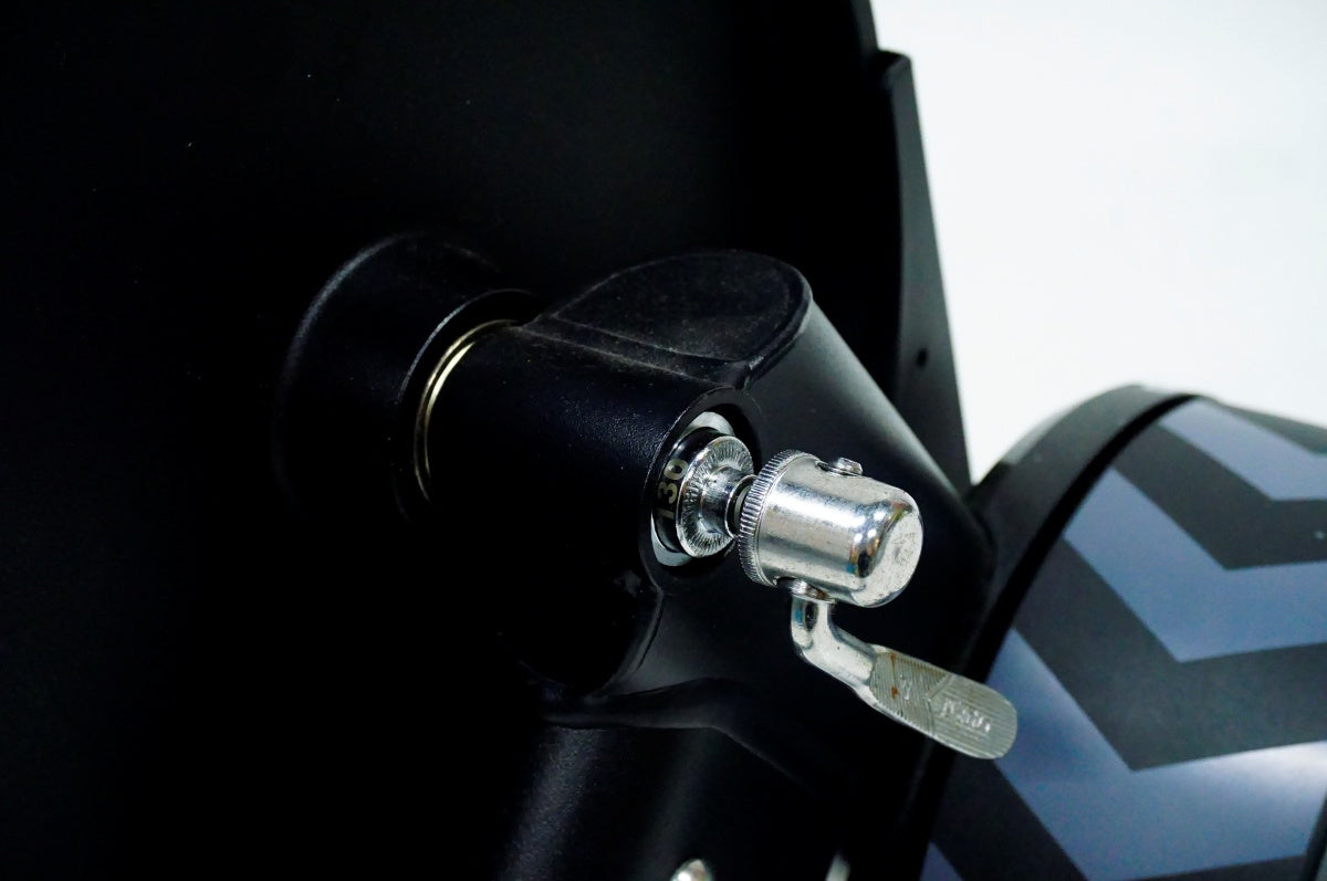 WAHOO 「ワフー」 KICKR CORE WF123 サイクルトレーナー / 名古屋大須店