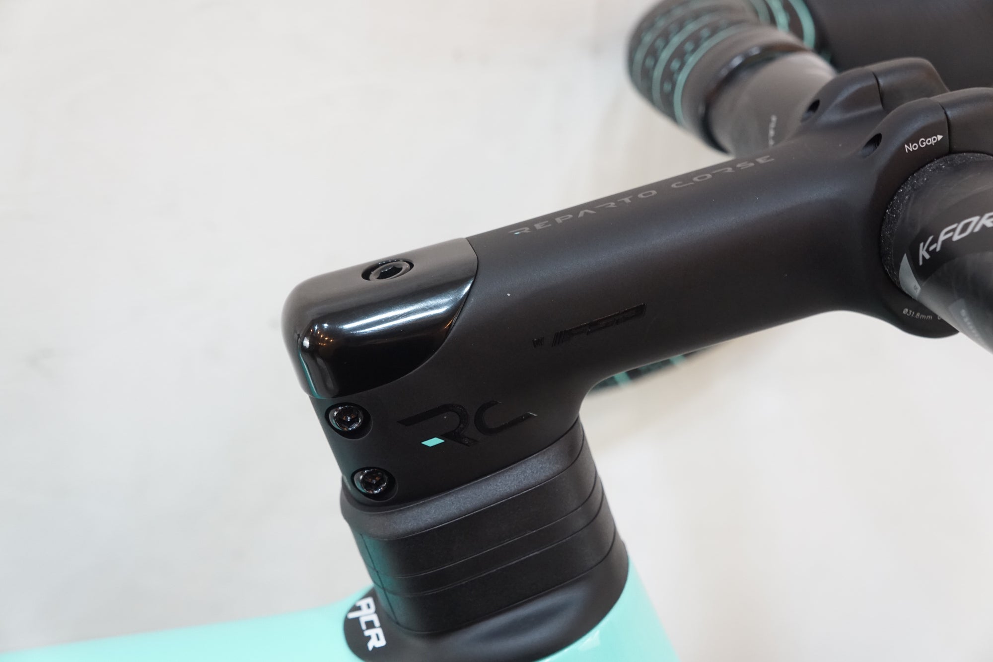 BIANCHI 「ビアンキ」 SPECIALISSIMA DISC 2022年モデル ロードバイク / バイチャリ浦和ベース