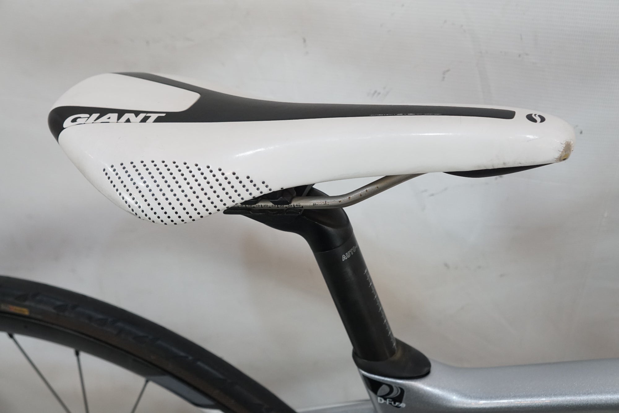 GIANT 「ジャイアント」 DEFY ADVANCED2 2015年モデル ロードバイク / バイチャリ浦和ベース