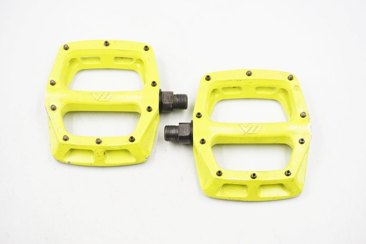 DMR 「ディーエムアール」 BIKES V8 ペダル / 奈良店