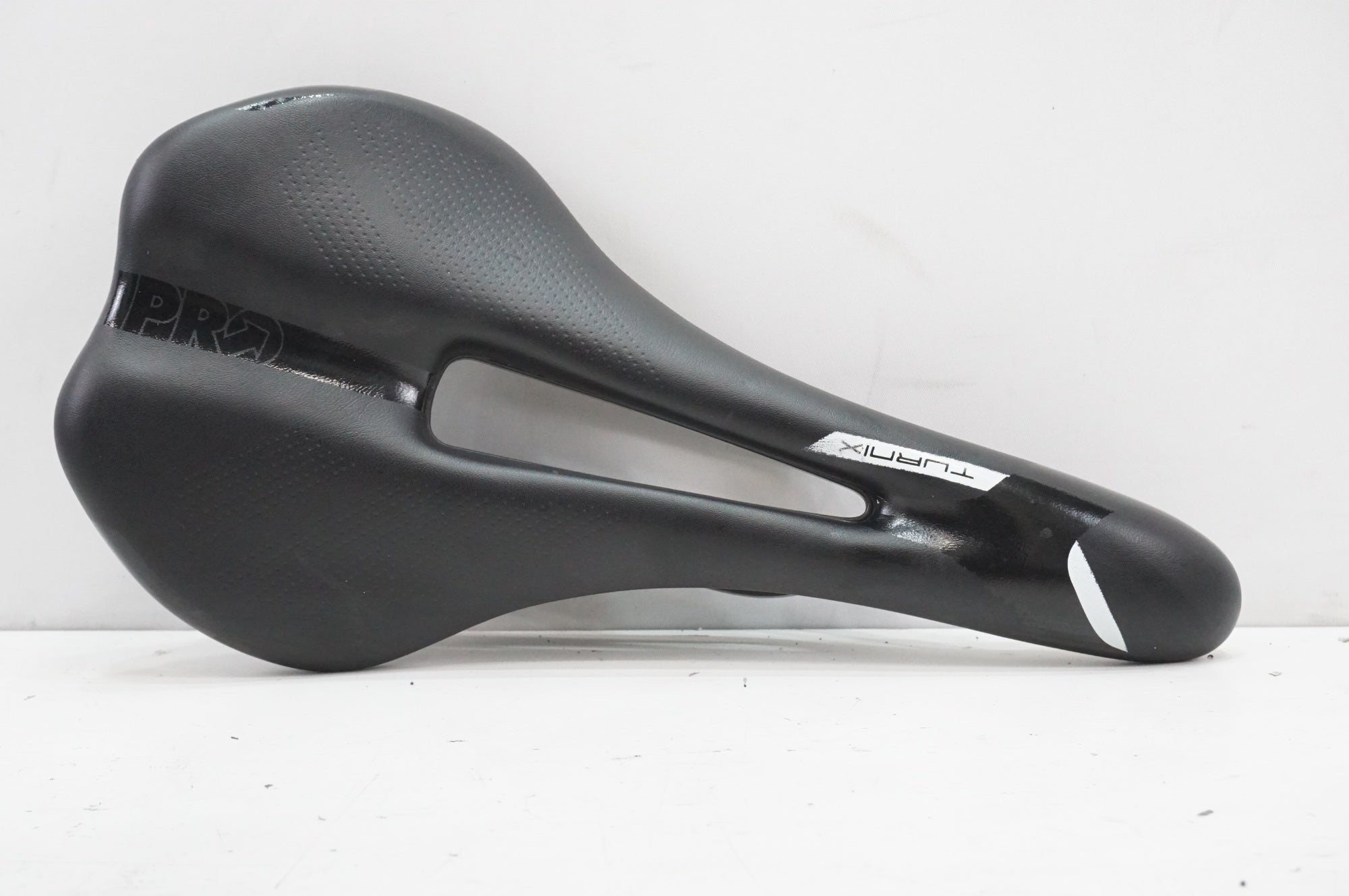 SHIMANO 「シマノ」 PRO TURNIX CARBON 142mm サドル / 大宮店