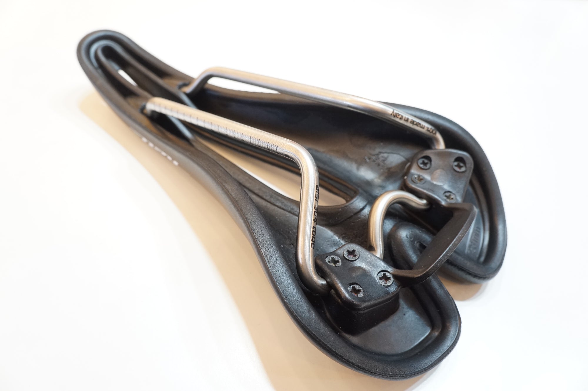 SELLE SMP 「セラエスエムピー」 HELL S サドル / バイチャリ浦和ベース