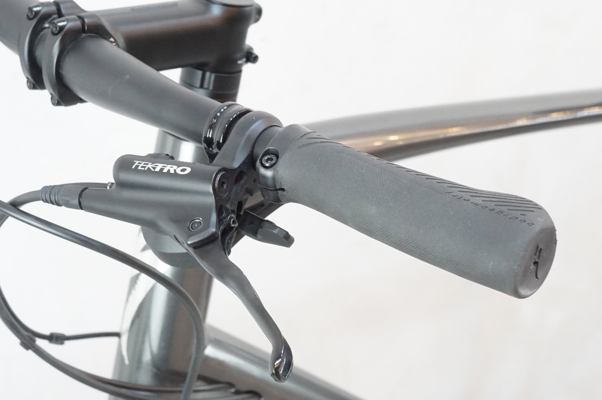 SPECIALIZED 「スペシャライズド」 MEN'S SIRRUS SPORT 2019年モデル クロスバイク / バイチャリ浦和ベース