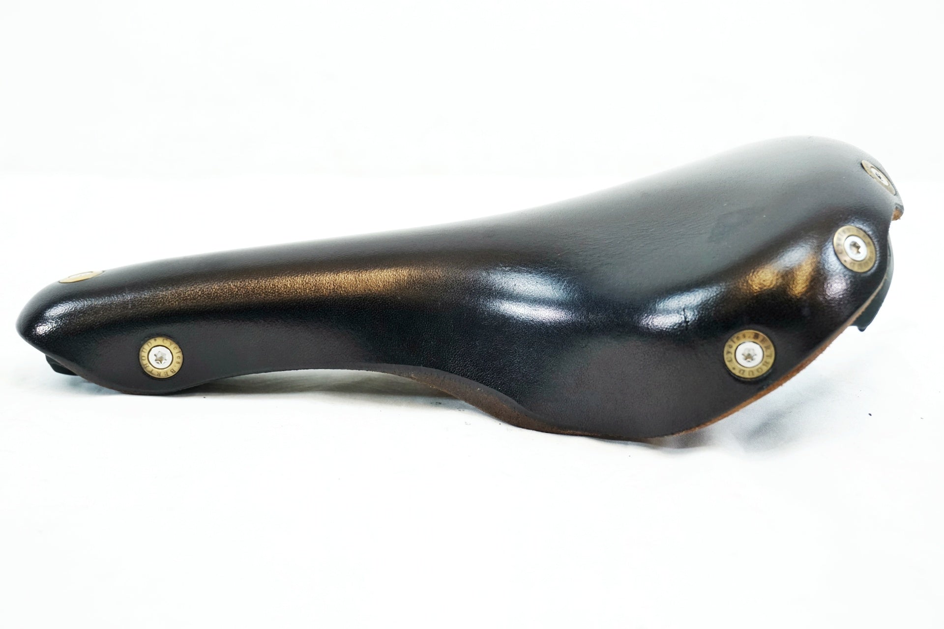 BERTHOUD 「ベルソー」 ARAVIS LEATHER サドル / 有明ガーデン店