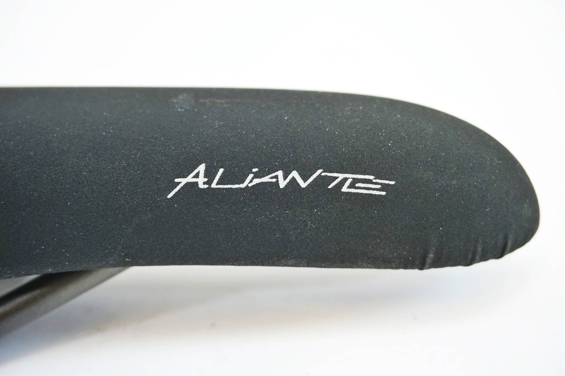 FIZIK 「フィジーク」 ALIANTE R3 サドル / 有明ガーデン店