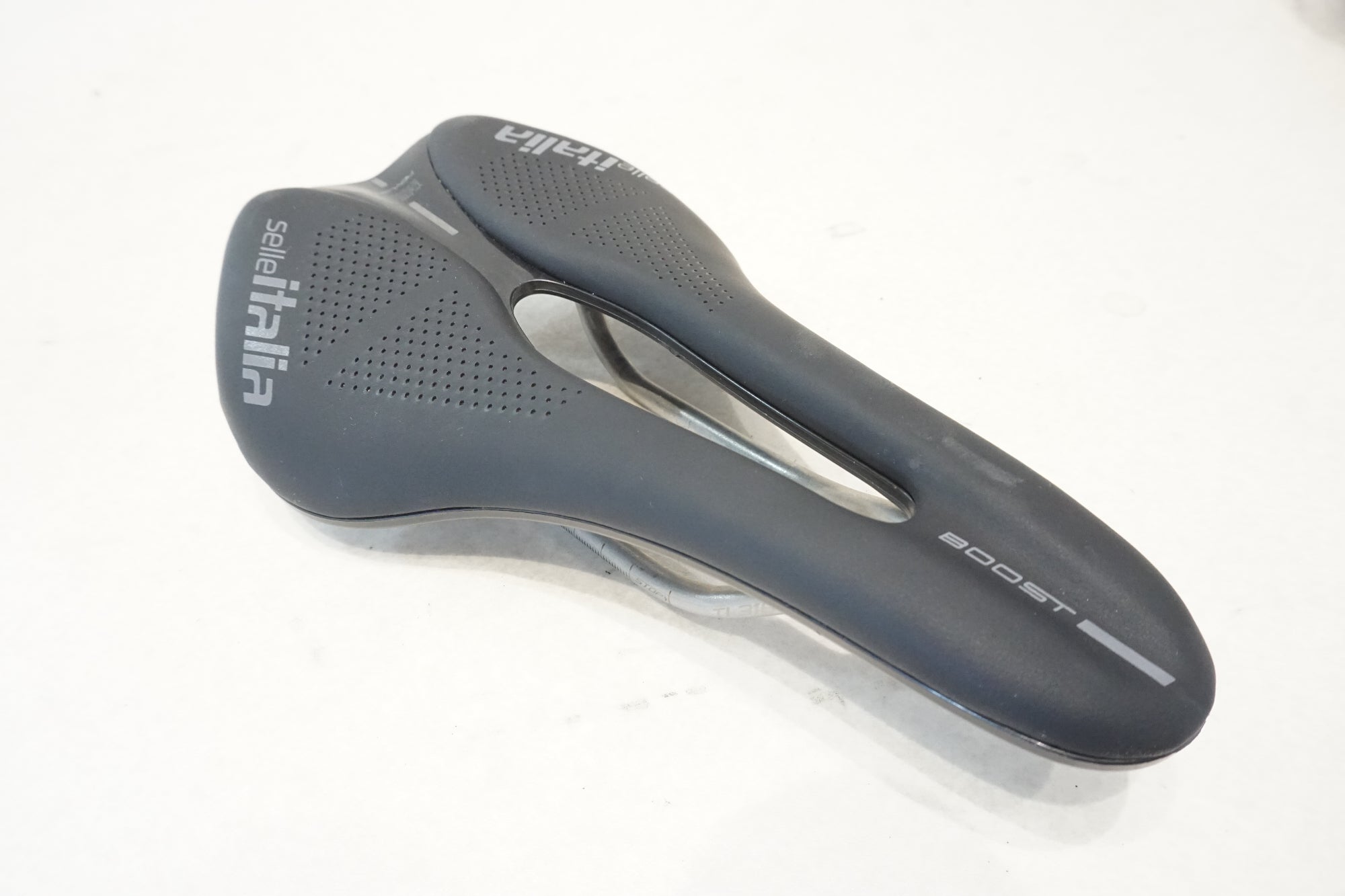 SELLE ITALIA 「セライタリア」 SLR BOOST チタンレール サドル / 横浜