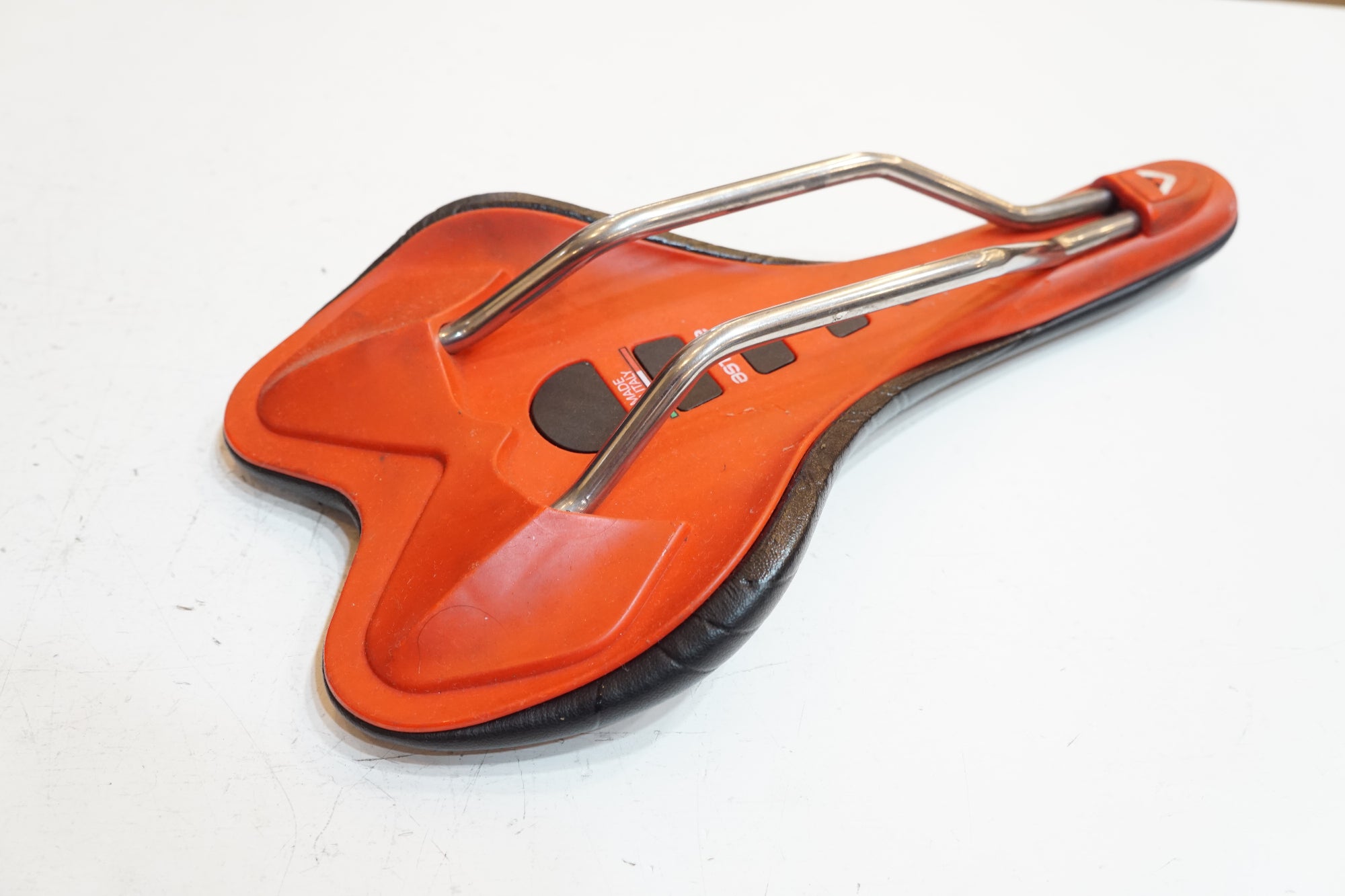 ASTUTE 「アスチュート」 SKYLINE SR サドル / バイチャリ浦和ベース