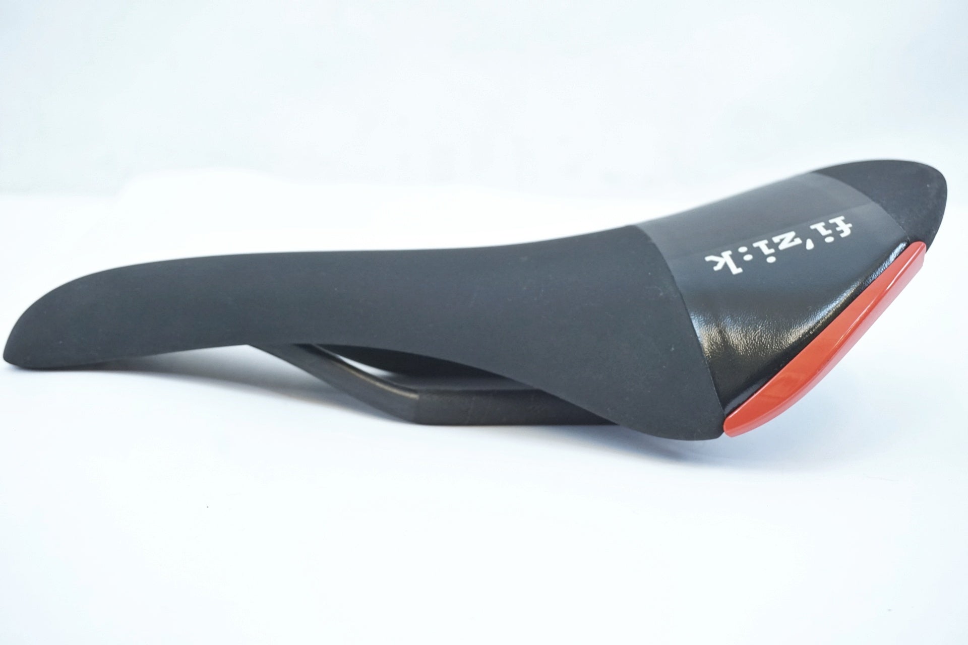 FIZIK 「フィジーク」 ALIANTE R1 サドル / 有明ガーデン店