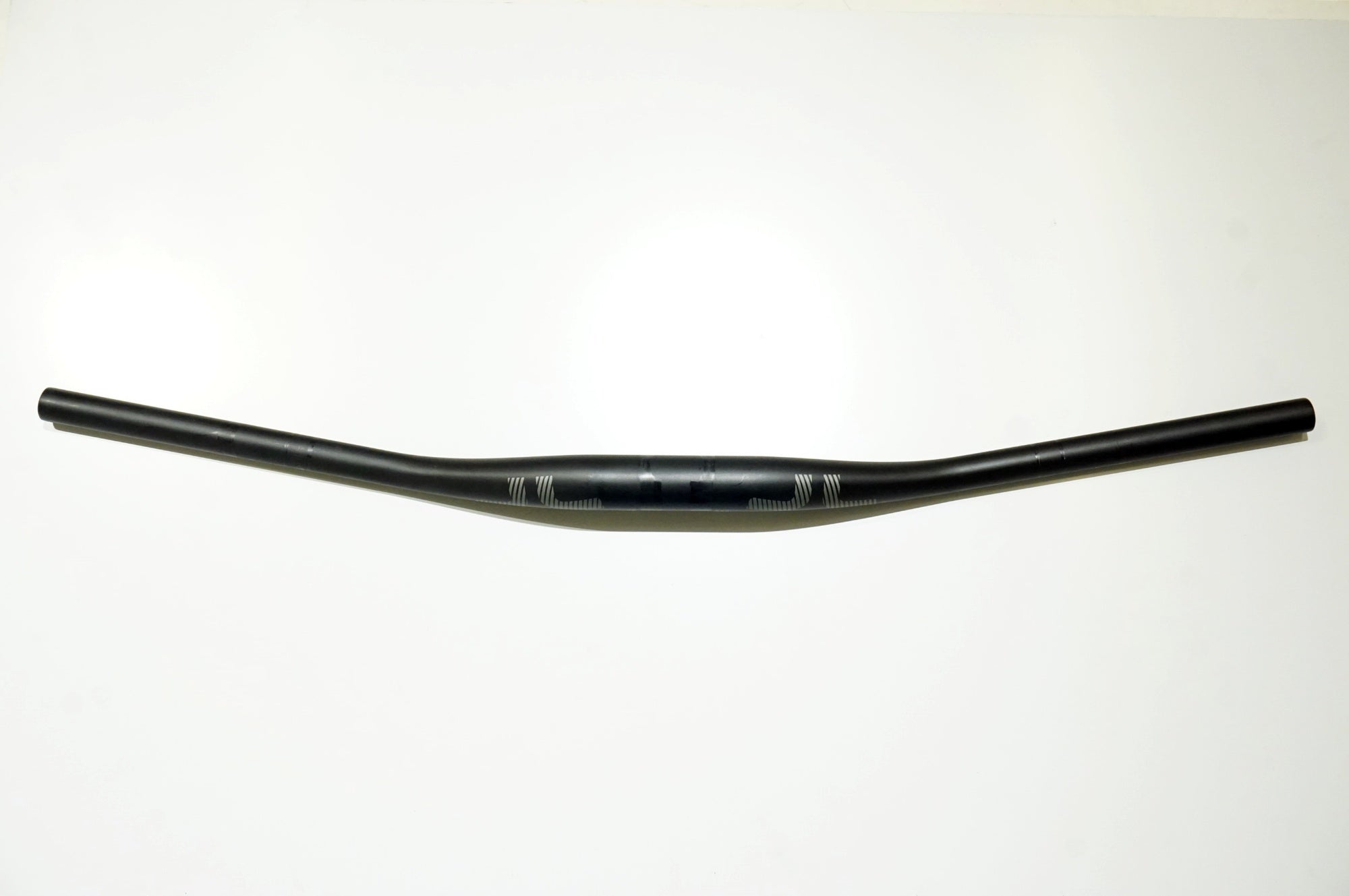 E THIRTEEN 「イーサーティーン」 RACE CARBON φ35 800mm ライザーバー / 浜松店