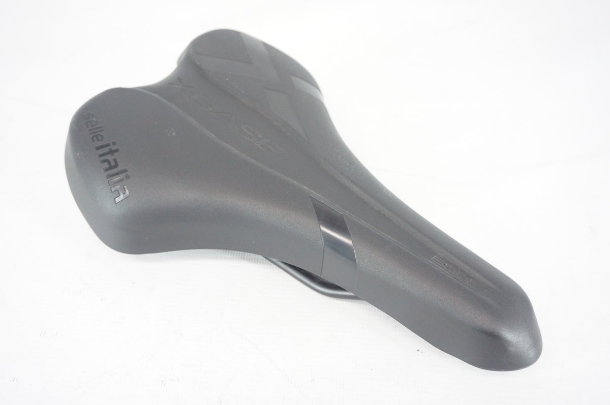 SELLE ITALIA 「セライタリア」 X-BASE サドル / 阪急塚口店