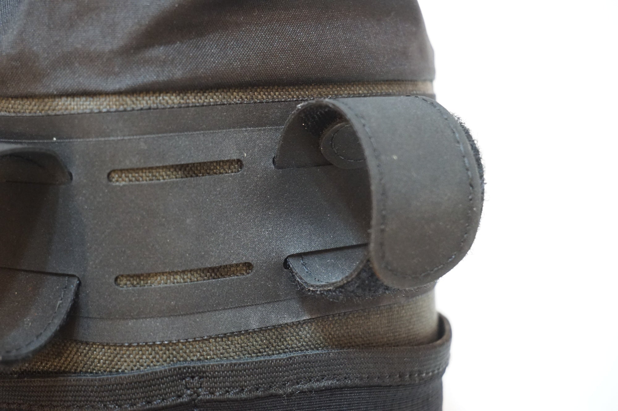 BROOKS 「ブルックス」 SCAPE FEED POUCH 1L フロントバッグ / 浦和ベース