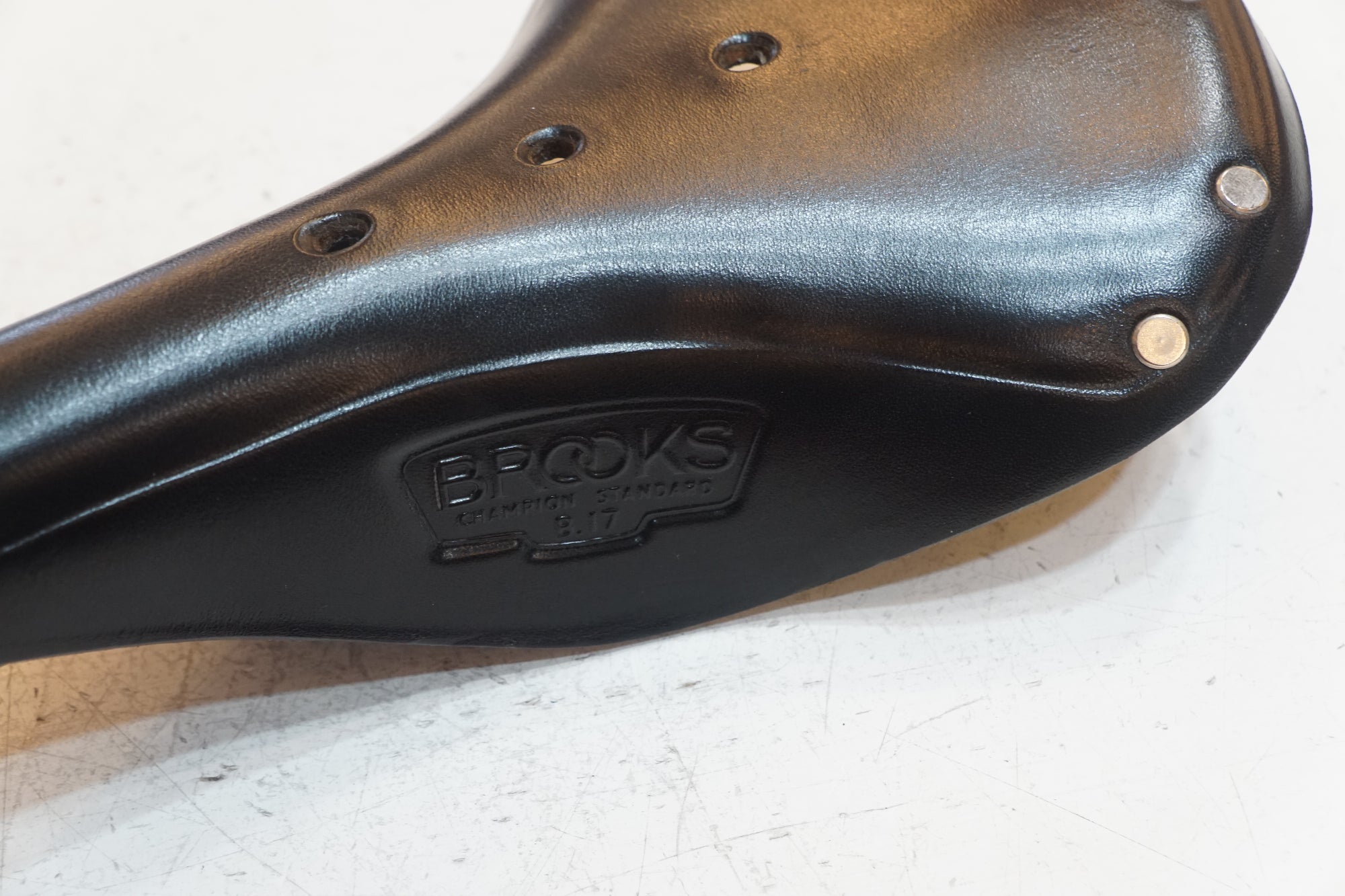 BROOKS 「ブルックス」 B17 サドル / バイチャリ浦和ベース