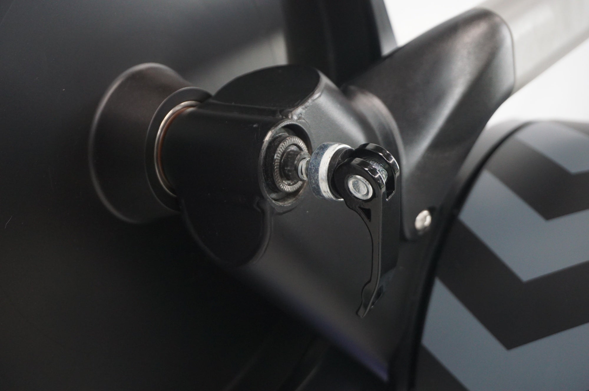 WAHOO 「ワフー」 KICKR V5 サイクルトレーナー / 阪急塚口店