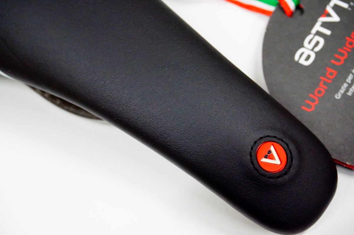 ASTUTE 「アスチュート」 RUSH サドル / 名古屋大須店