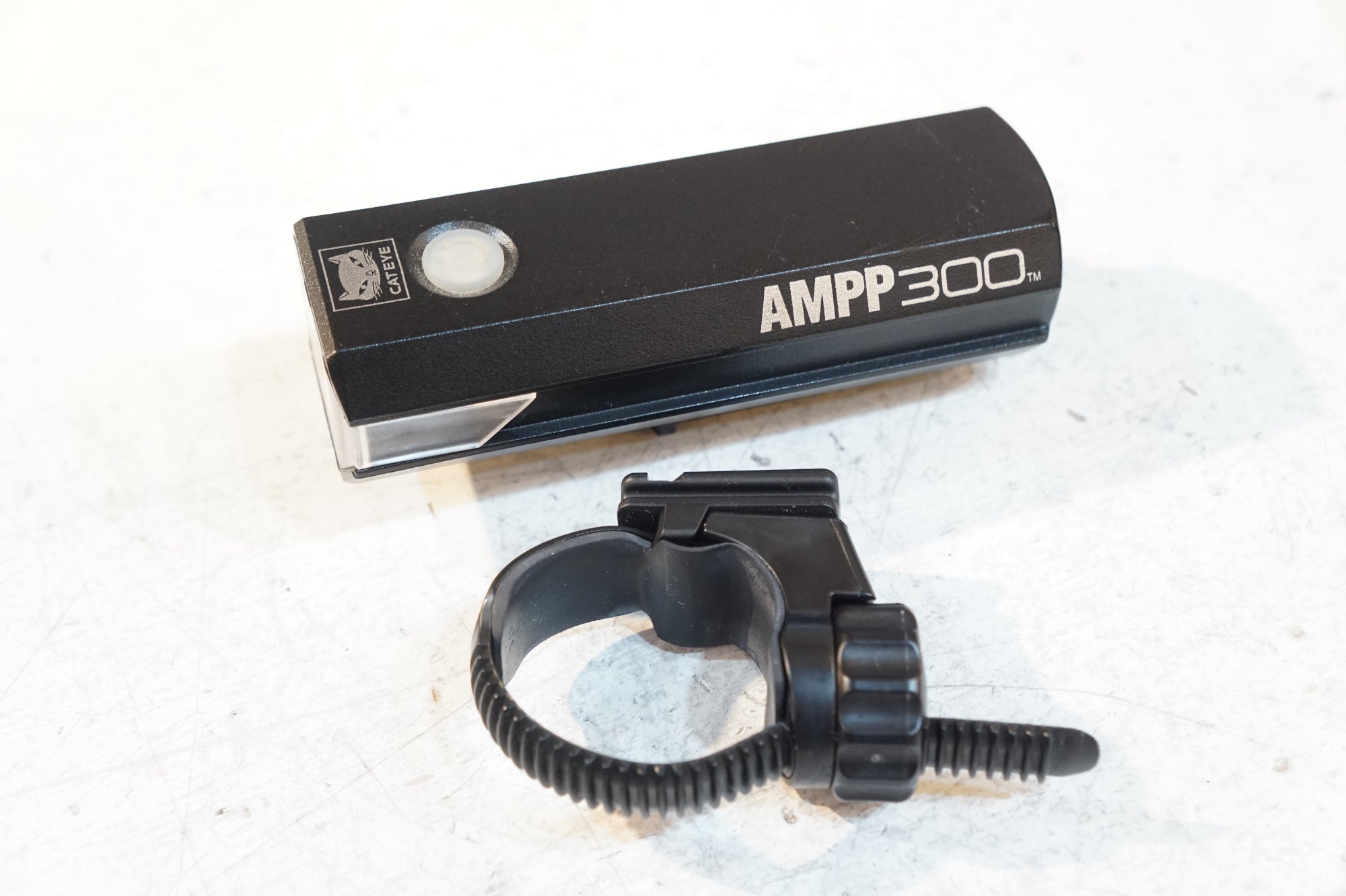 CATEYE 「キャットアイ」 AMPP 300 フロントライト / バイチャリ浦和ベース