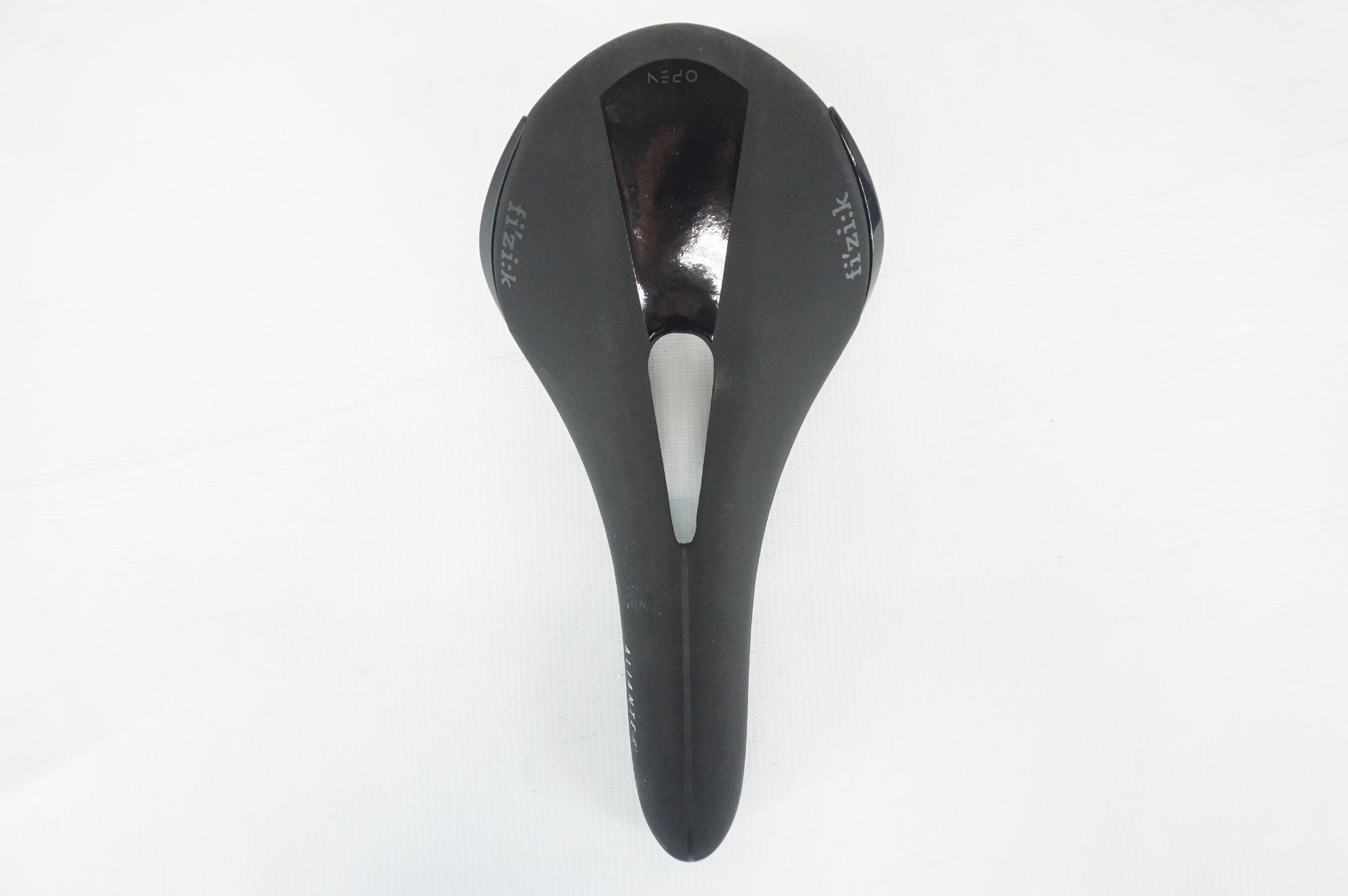 FIZIK 「フィジーク」 ALIANTE R1 OPEN FOR BULL CARBON サドル / 阪急塚口店