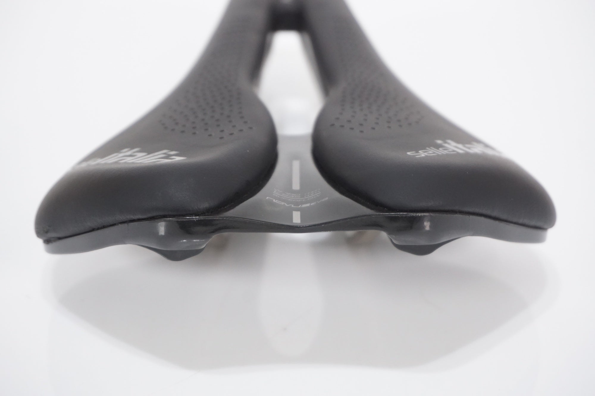 SELLE ITALIA 「セライタリア」 MAX NOVUS BOOST EVO Ti316 SUPERFLOW サドル / AKIBA店