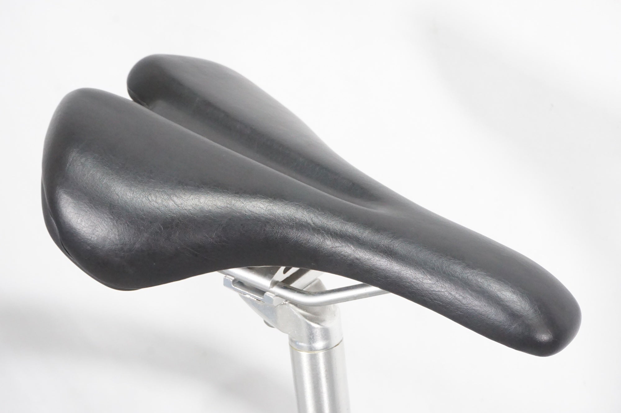 GIANT 「ジャイアント」 ESCAPE R DISC 2022年モデル クロスバイク / AKIBA店