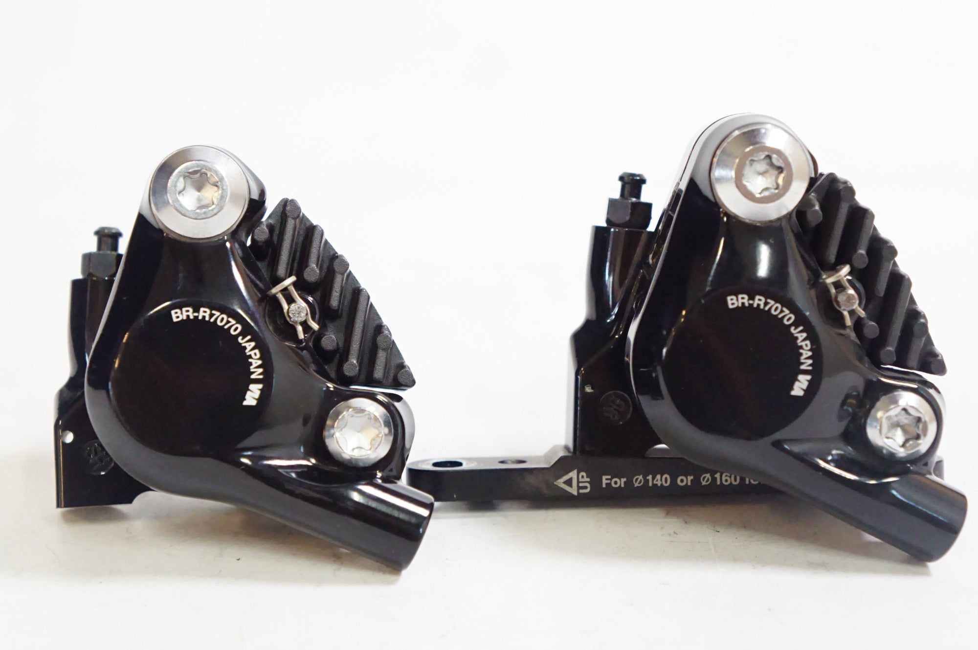 SHIMANO 「シマノ」 105 ST-R7025 デュアルコントロールレバー BR-R7070 ディスクブレーキキャリパー セット / 熊谷本店