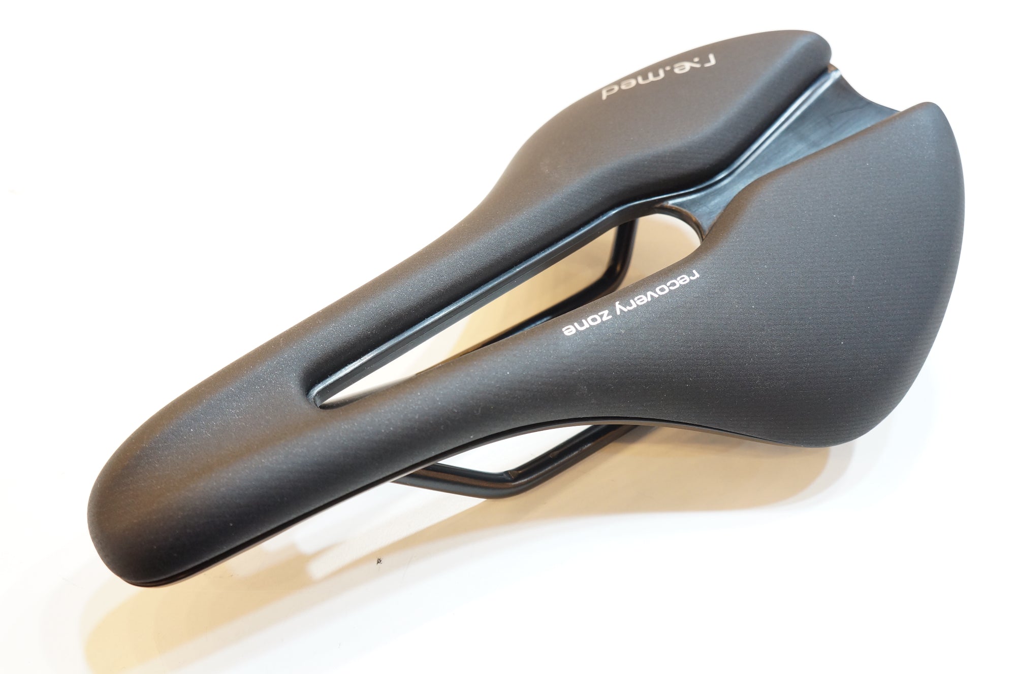 SELLE ROYAL 「セラ ロイヤル」 REMED3 サドル / バイチャリ浦和ベース