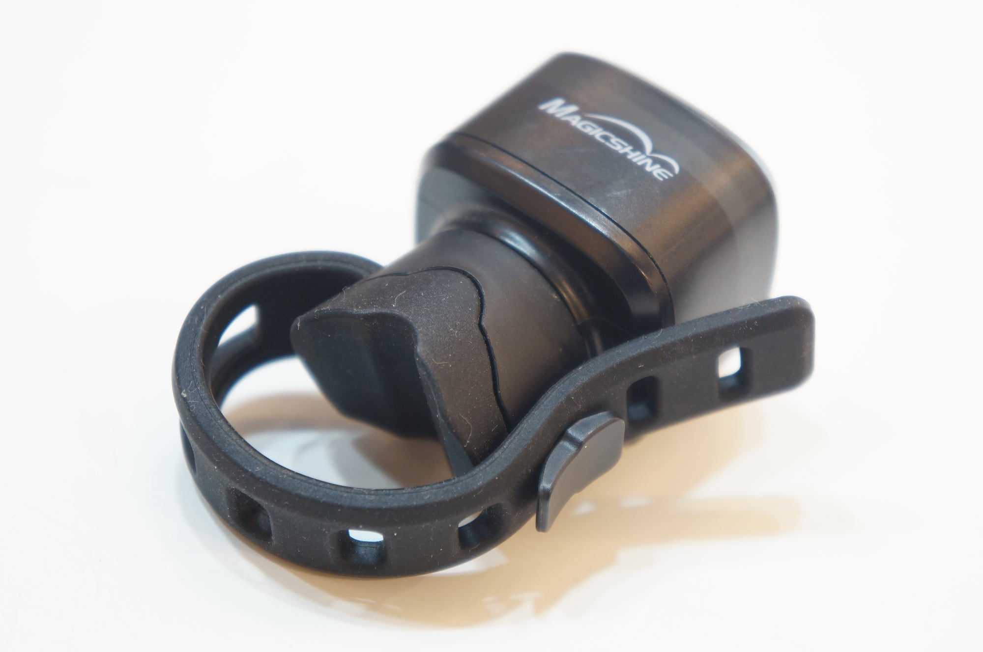 OLIGHT 「オーライト」 MAGICSHINE リアライト / バイチャリ浦和ベース