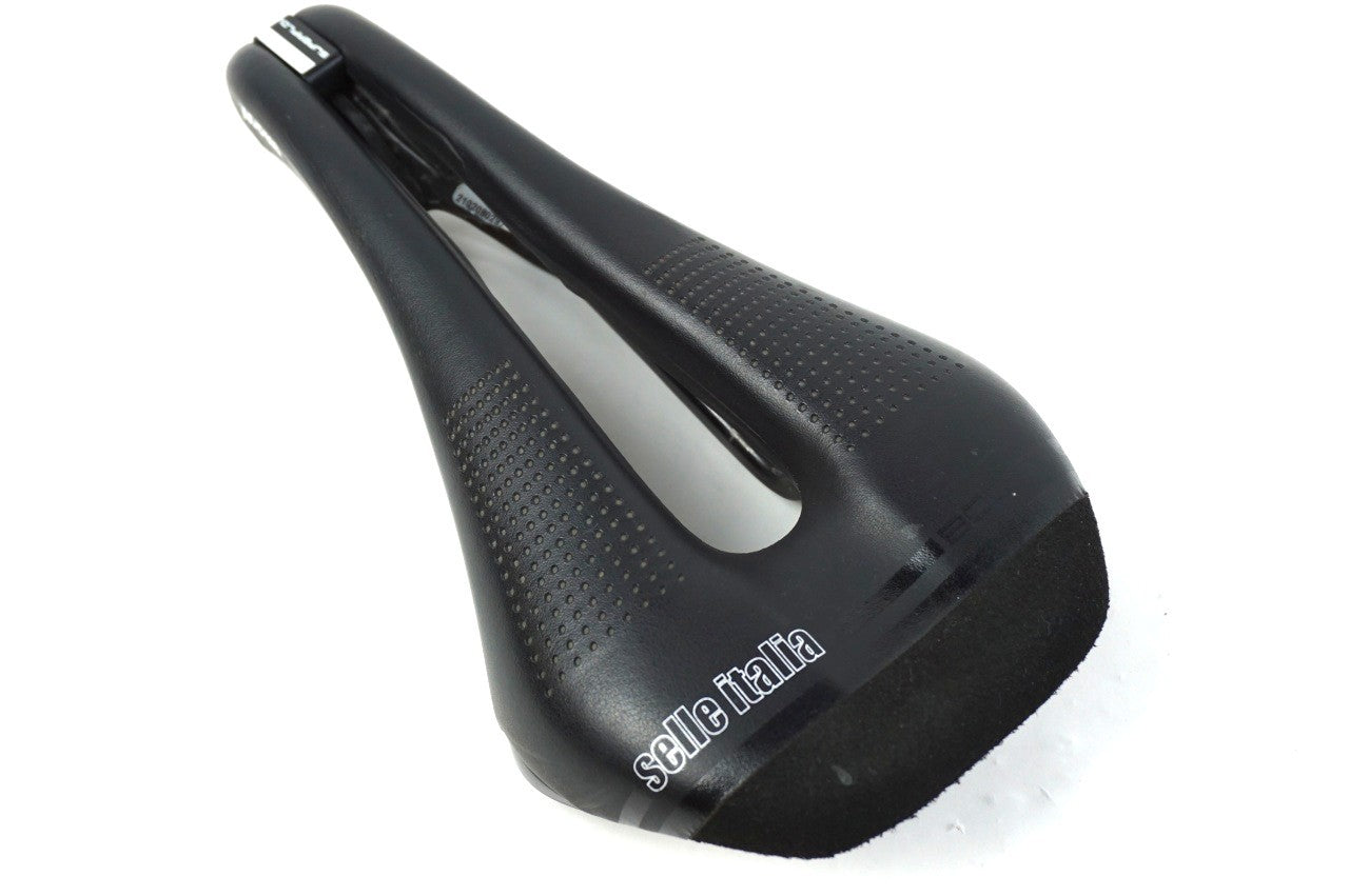 SELLE ITALIA 「セライタリア」 NOVUS BOOST KIT CARBONIO SUPERFLOW サドル / 川越店