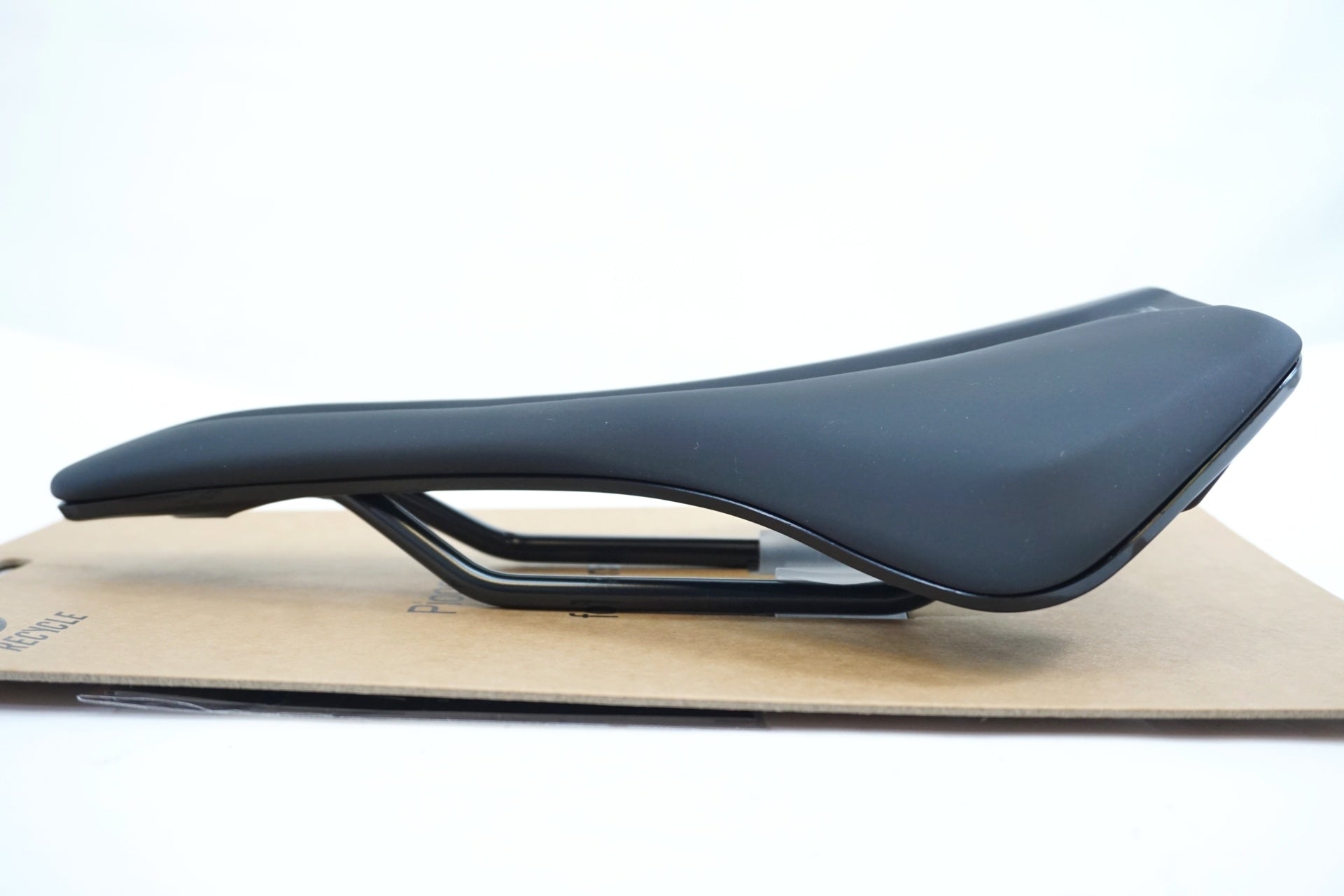 PROLOGO 「プロロゴ」 AKERO R PAS サドル / 有明ガーデン店