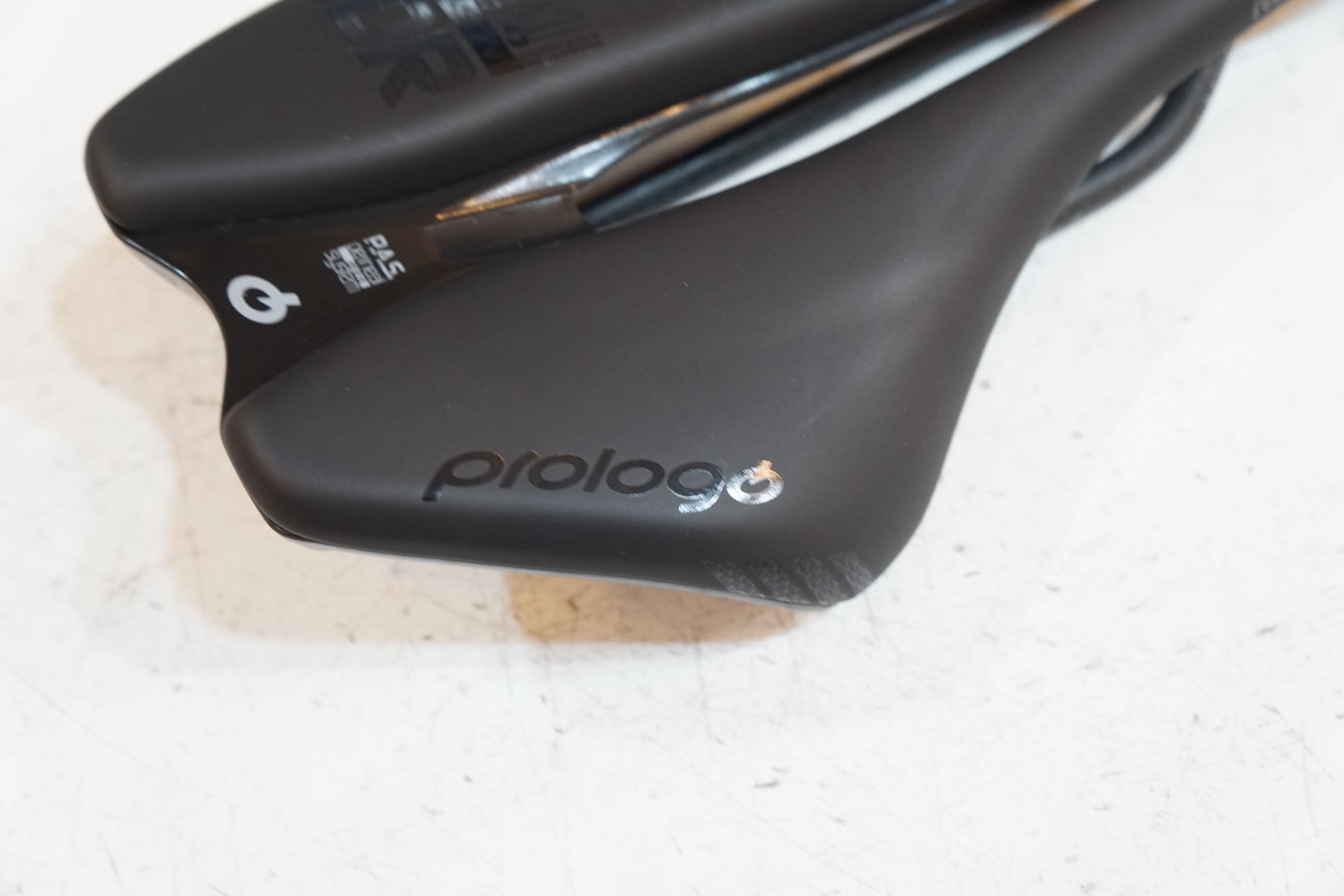 PROLOGO 「プロロゴ」 DIMENSION NDR TIROX サドル / バイチャリ浦和ベース